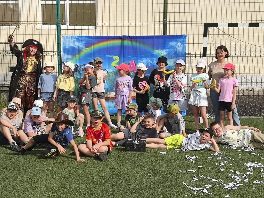 🎉 День открытий и улыбок в пришкольном лагере «Улыбка»! 🎉

Сегодняшний день в нашем лагере был по-