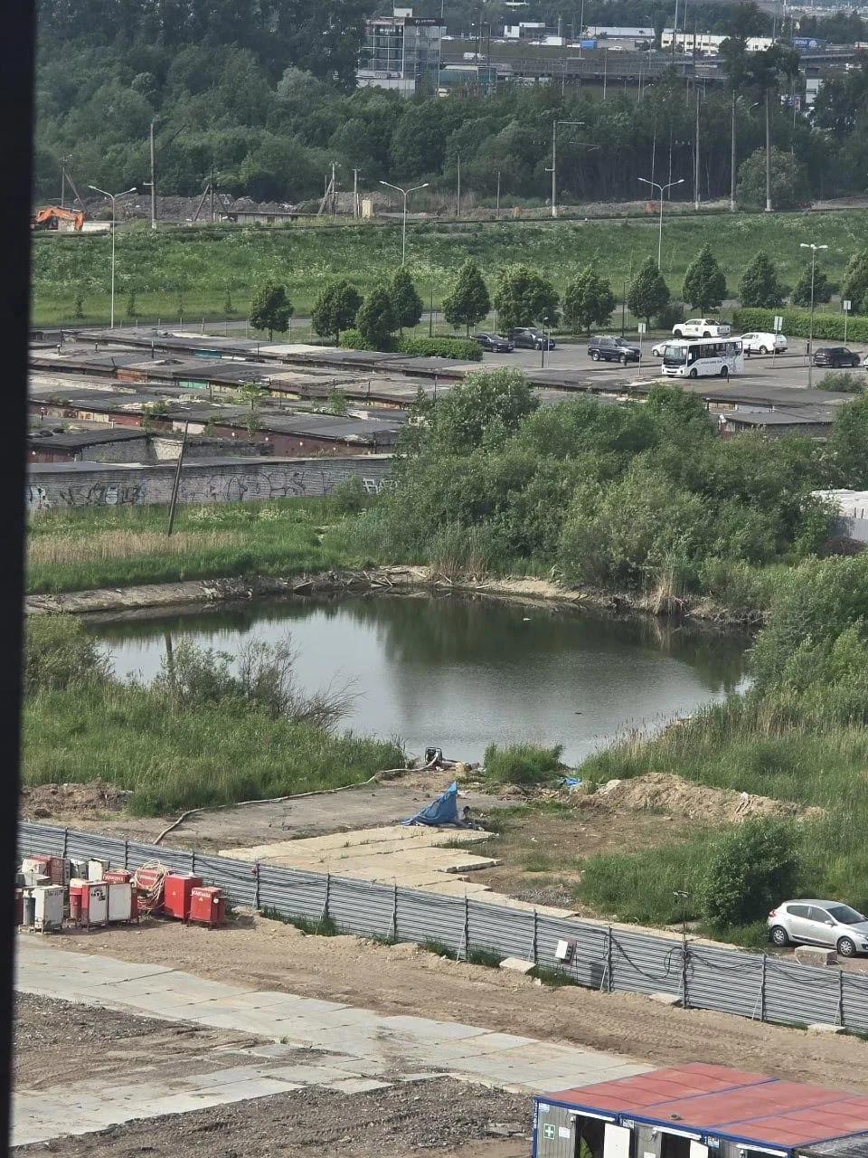 💧 Жители сообщают, что уже более недели кто-то откачивает воду из пожарного водоёма на Средней рога