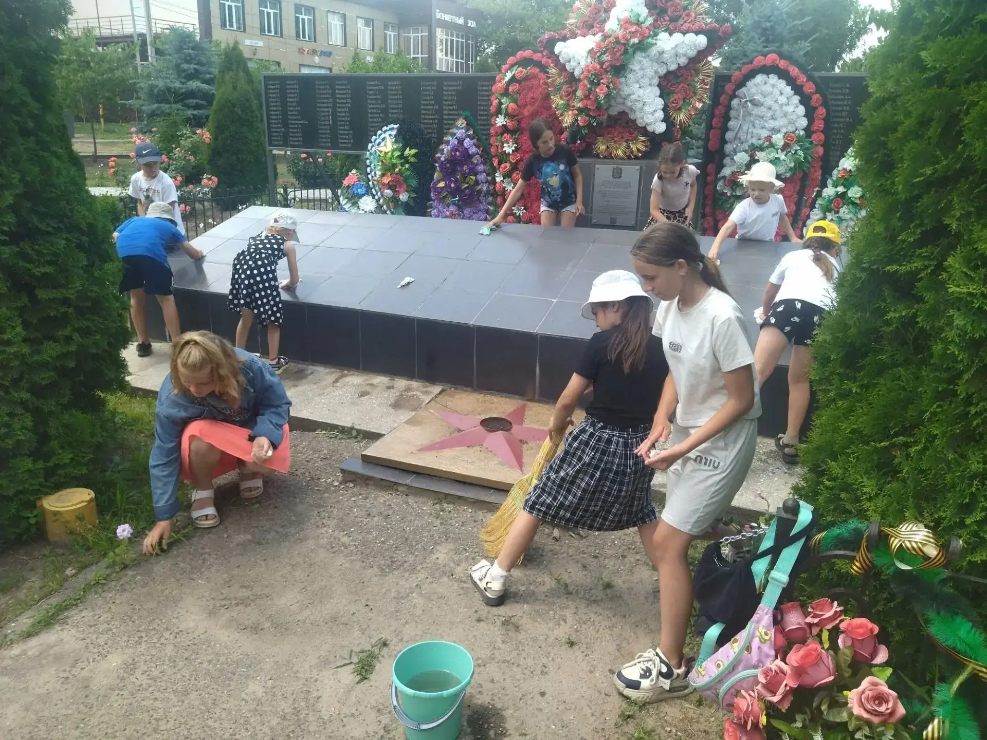 Помним. Гордимся. Храним.
В лагере «Журавленок» прошла мемориальная акция, посвящённая памяти героев