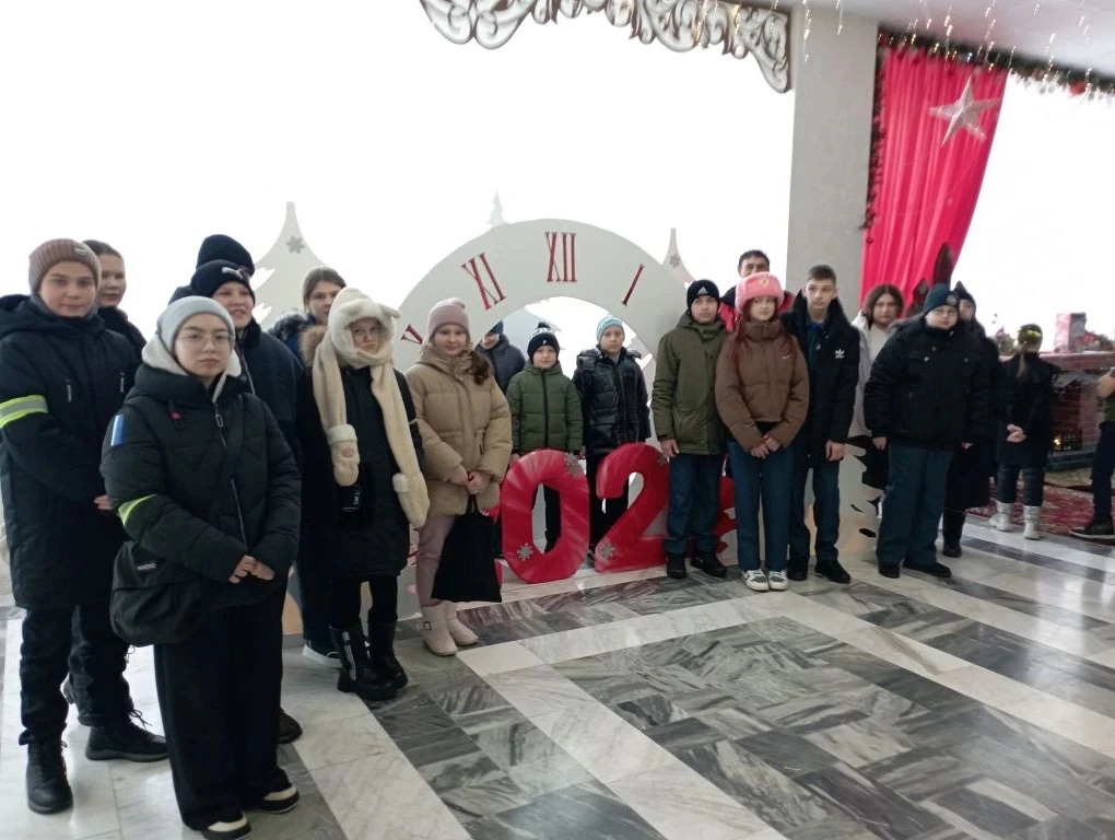 Сегодня учащиеся нашей школы посетили ЦКР "Созвездие", где посмотрели новогоднюю сказку...