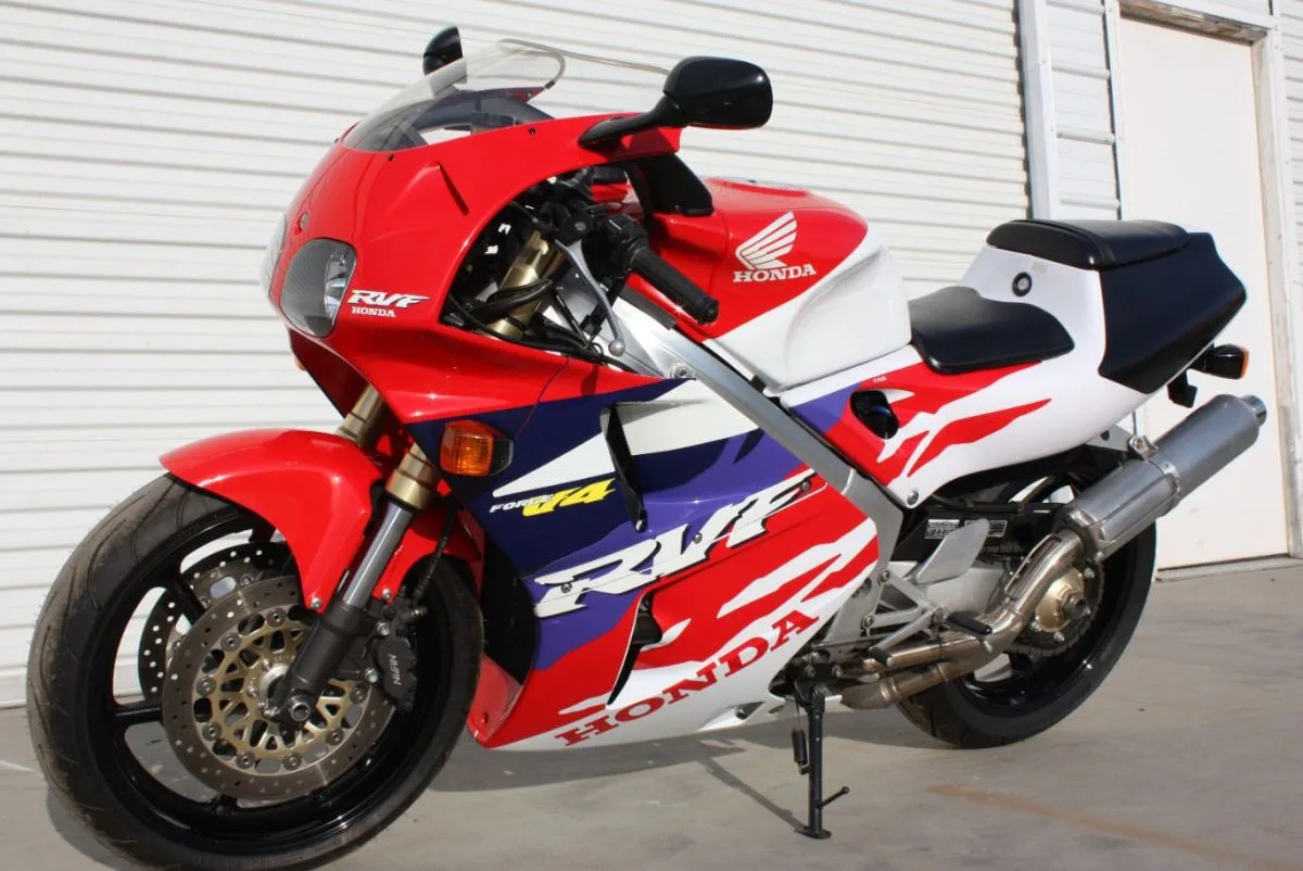Honda RVF400 1995 года выпуска