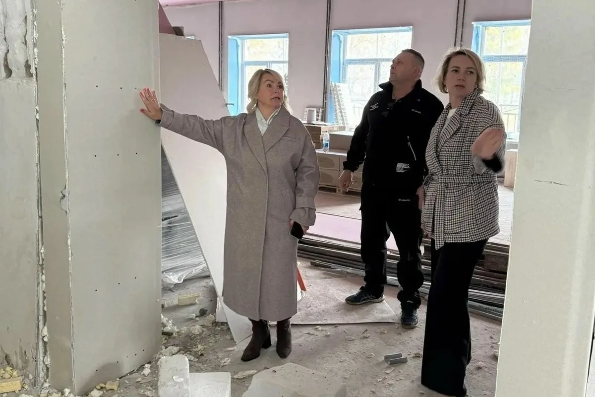 🏫 В Плесецке проверили ход капремонта начальной школы