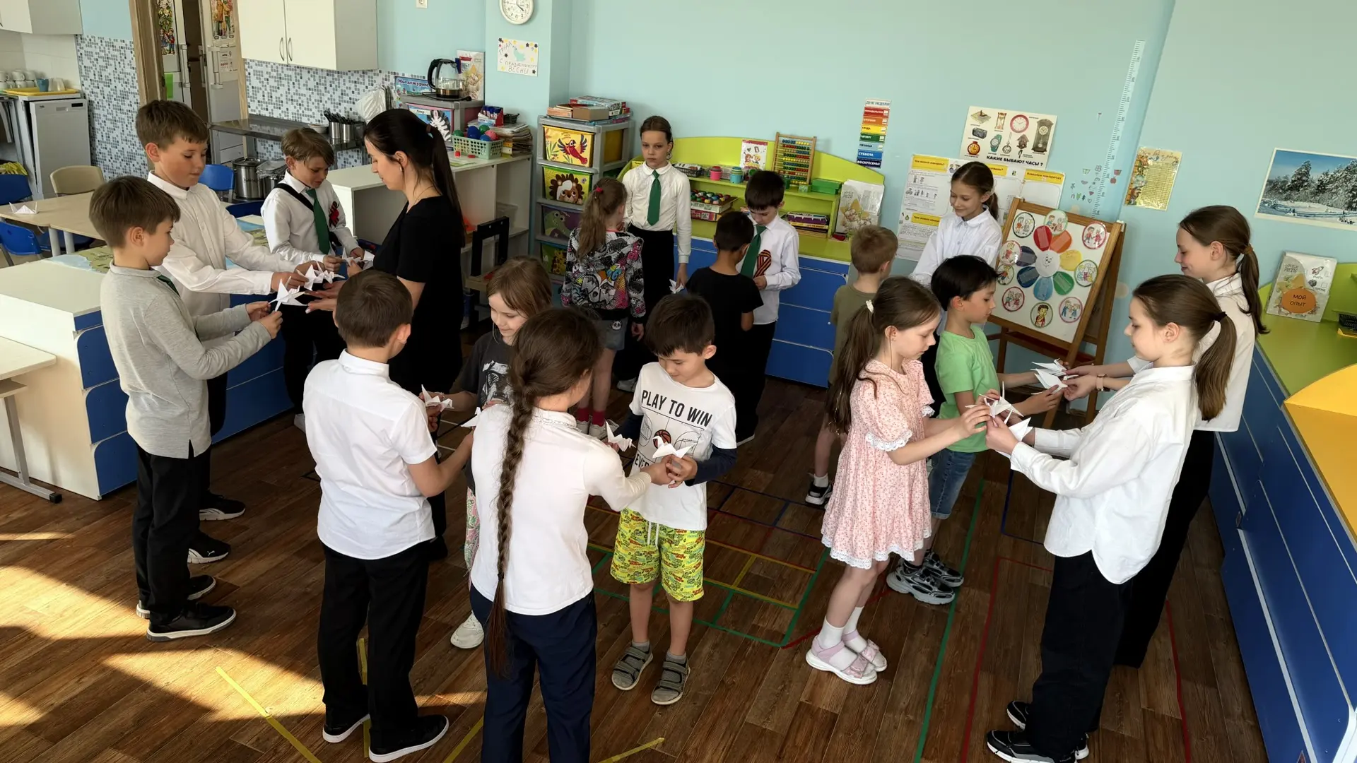 🕊️ Журавли Победы: память, которая объединяет поколения 🕊️  Сегодня ученики 4 «А» класса, участники 