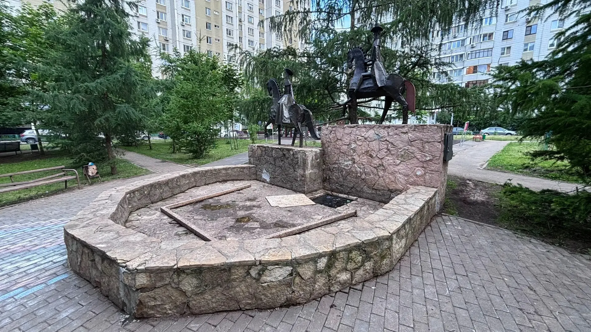 Кому еще кажется странным, что в нашем городе все еще не работают фонтаны? 🤔