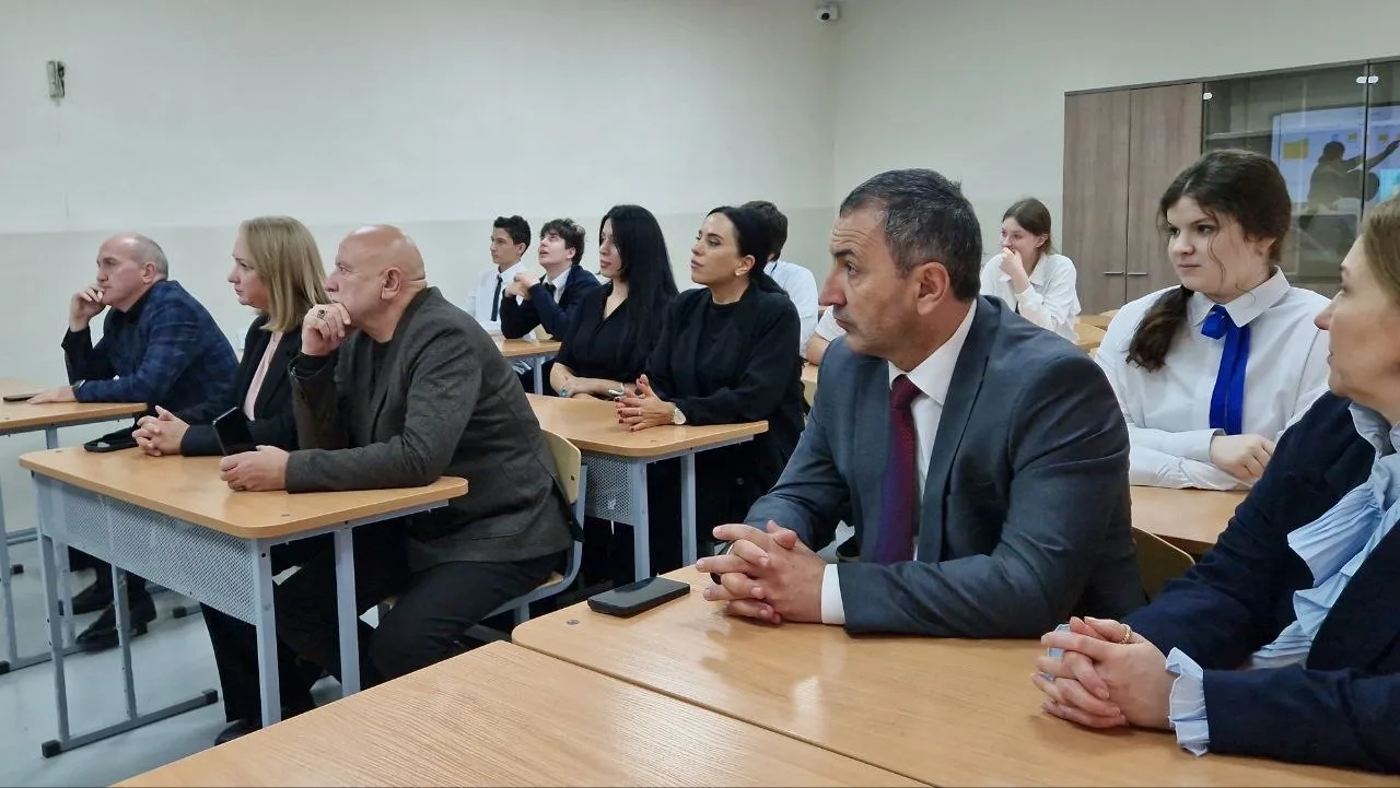 Одним из примеров практической реализации наказов избирателей стала помощь МБОУ «Лицей ...