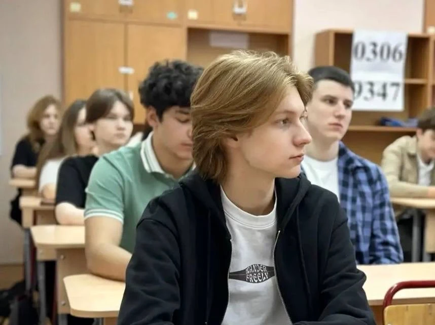 Доброе утро, школа!   🇷🇺 Учебная неделя традиционно началась с торжественной церемонии поднятия Госу