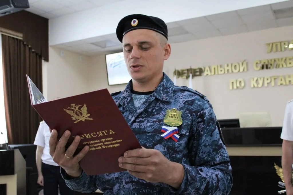 🎖️Курганские судебные приставы приняли в свои ряды новых сотрудников и вручили награду...