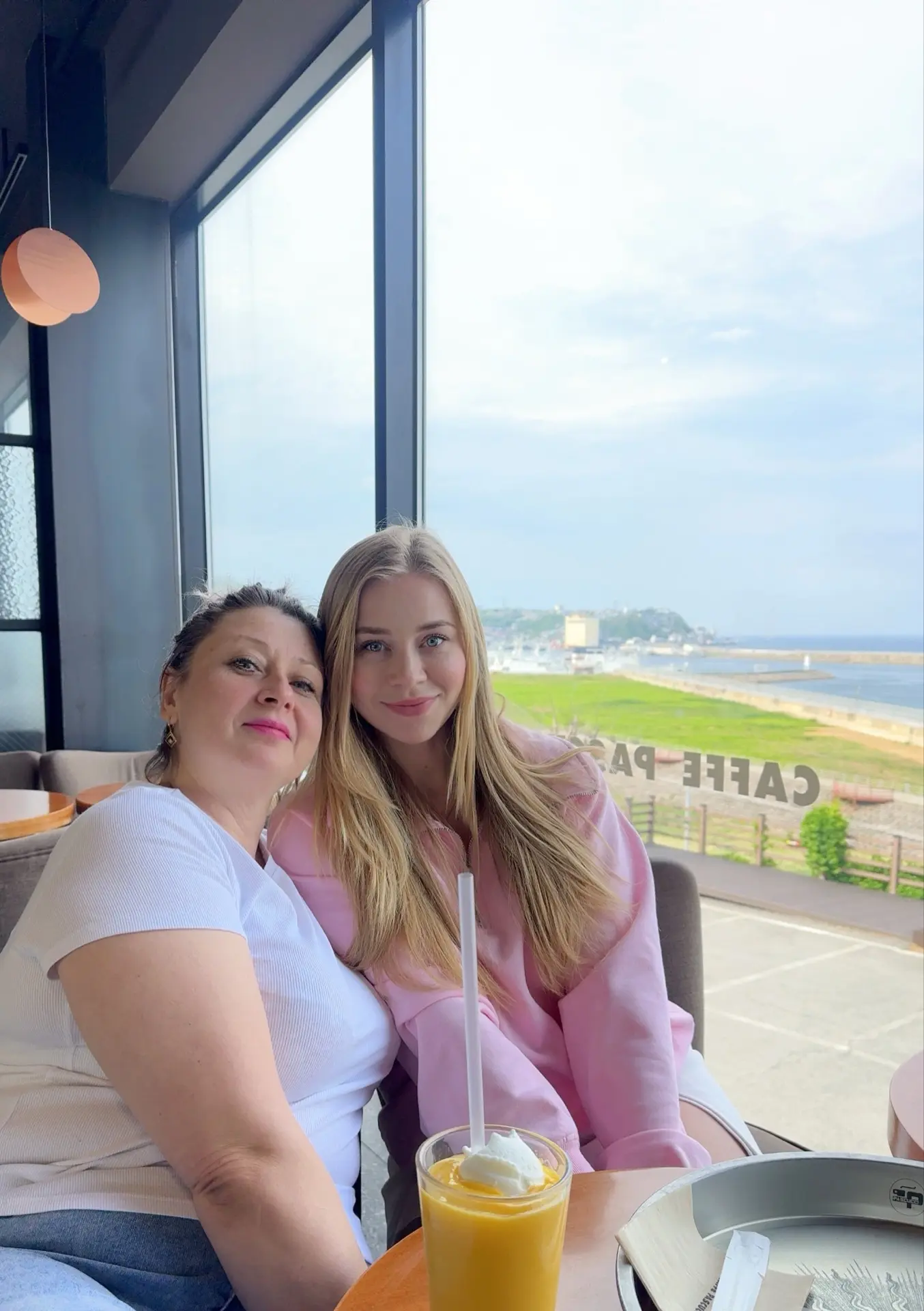 Встретила тетю 🥰 доплыли нормально , но говорит на пароме мужики дрались )) ну там как всегда , не б
