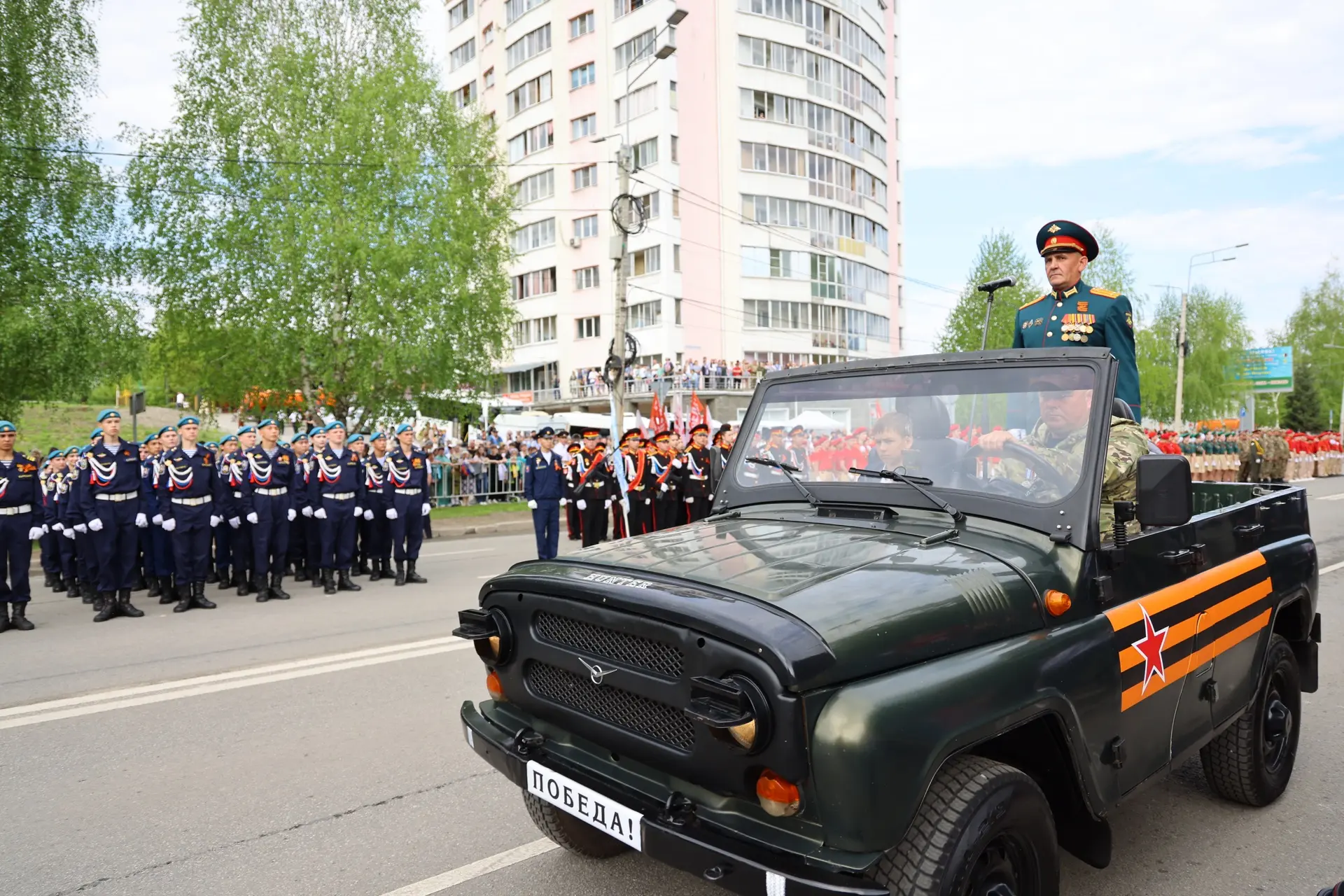 Подборка фотографий с торжественного парада в Горно-Алтайске📸  Парадные расчеты продемонстрировали о