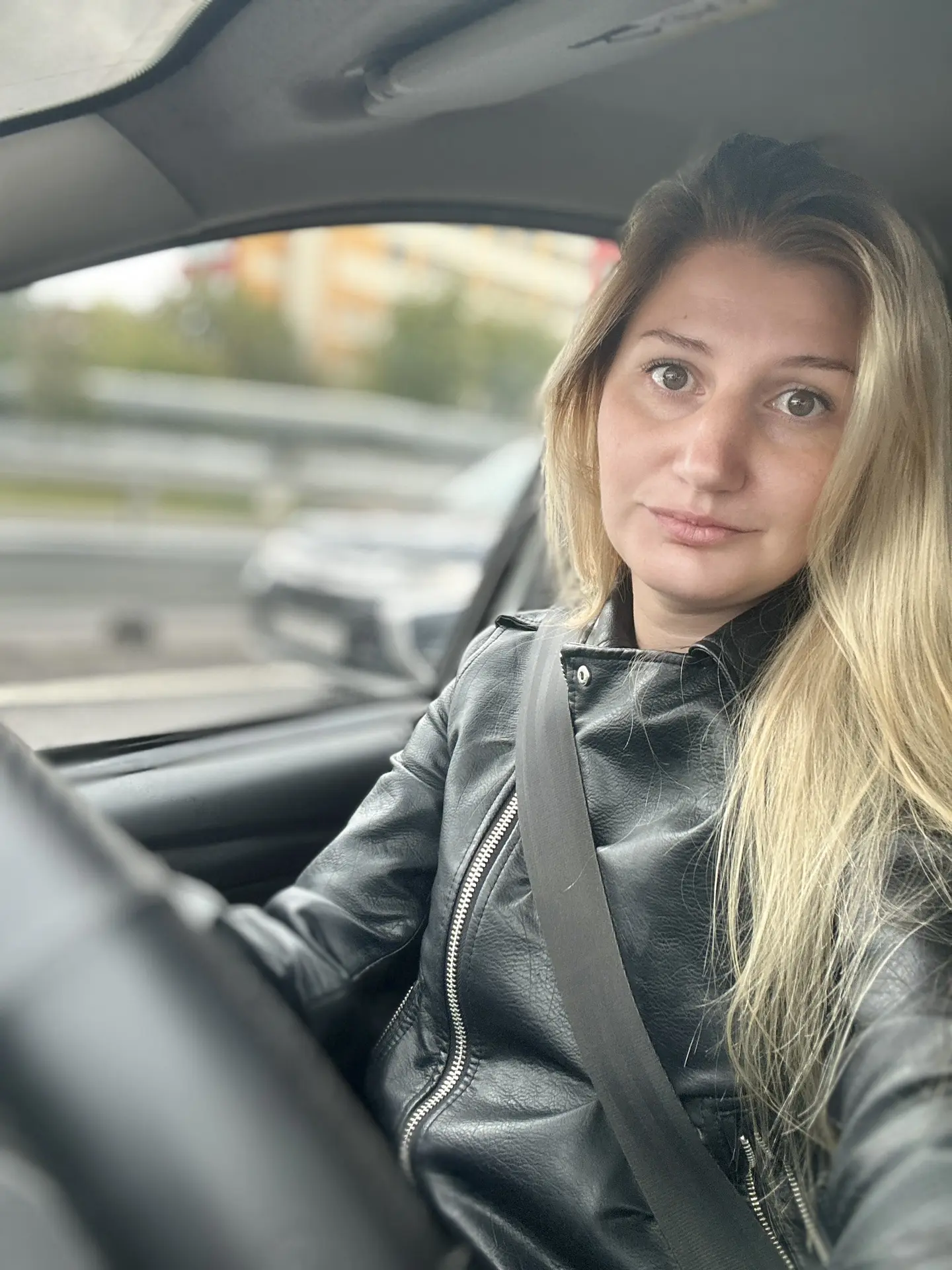 Доброе утро! 🌸 Витамины — ✅🍊💊 А зарядку не успела — дома у нас с утра настоящая комм...