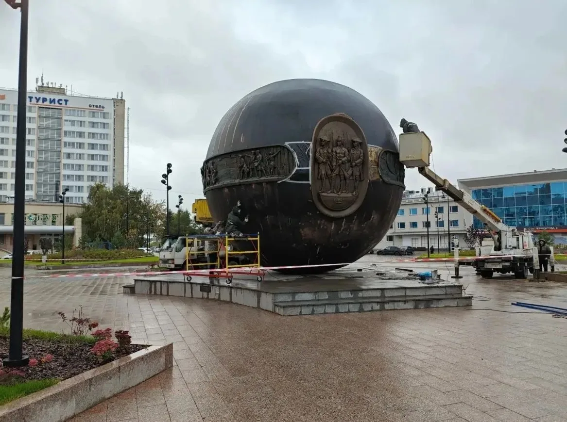 ✨ Знаменитый шар «Держава» в Омске готовят к финальному преображению
