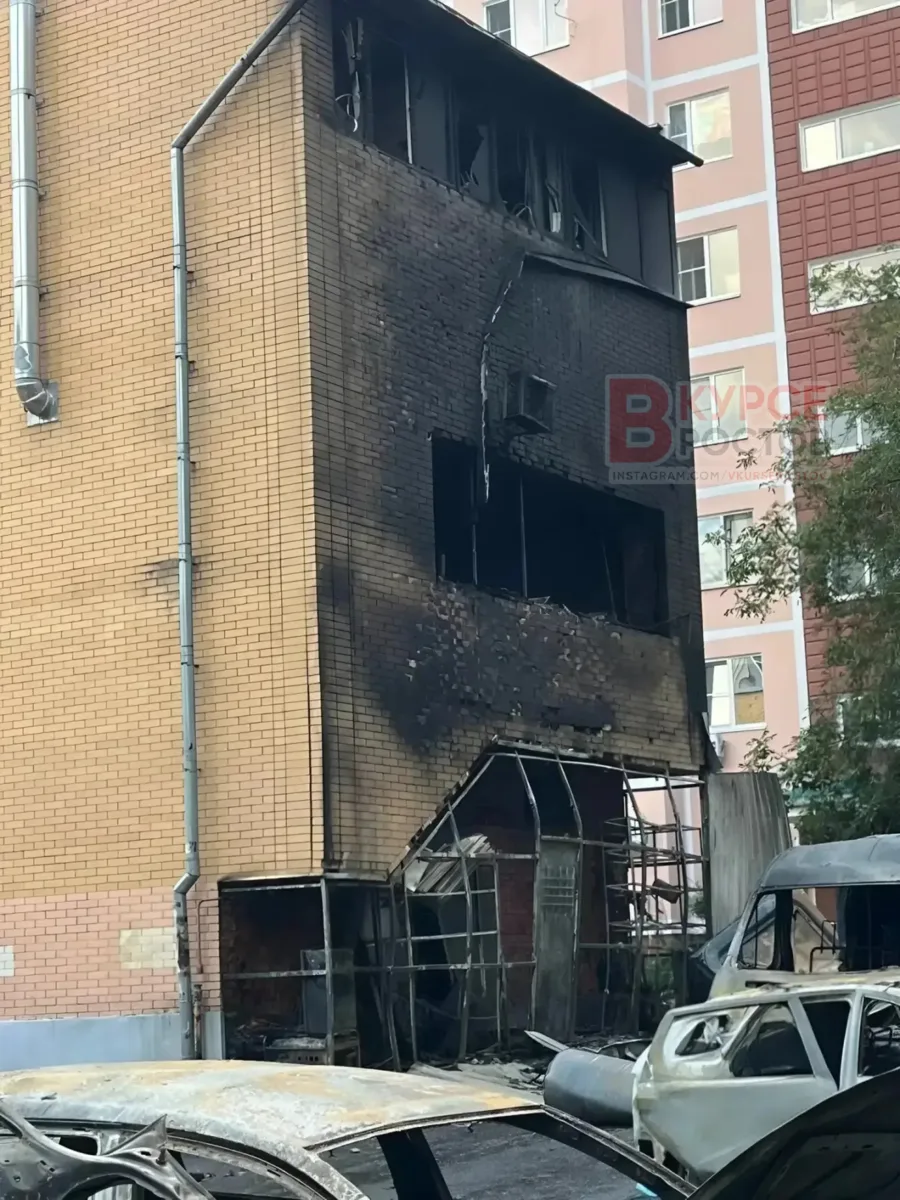 Еще кадры последствия ночного пожара на Космонавтов.

Владельцам пострадавших авто из-за того, что