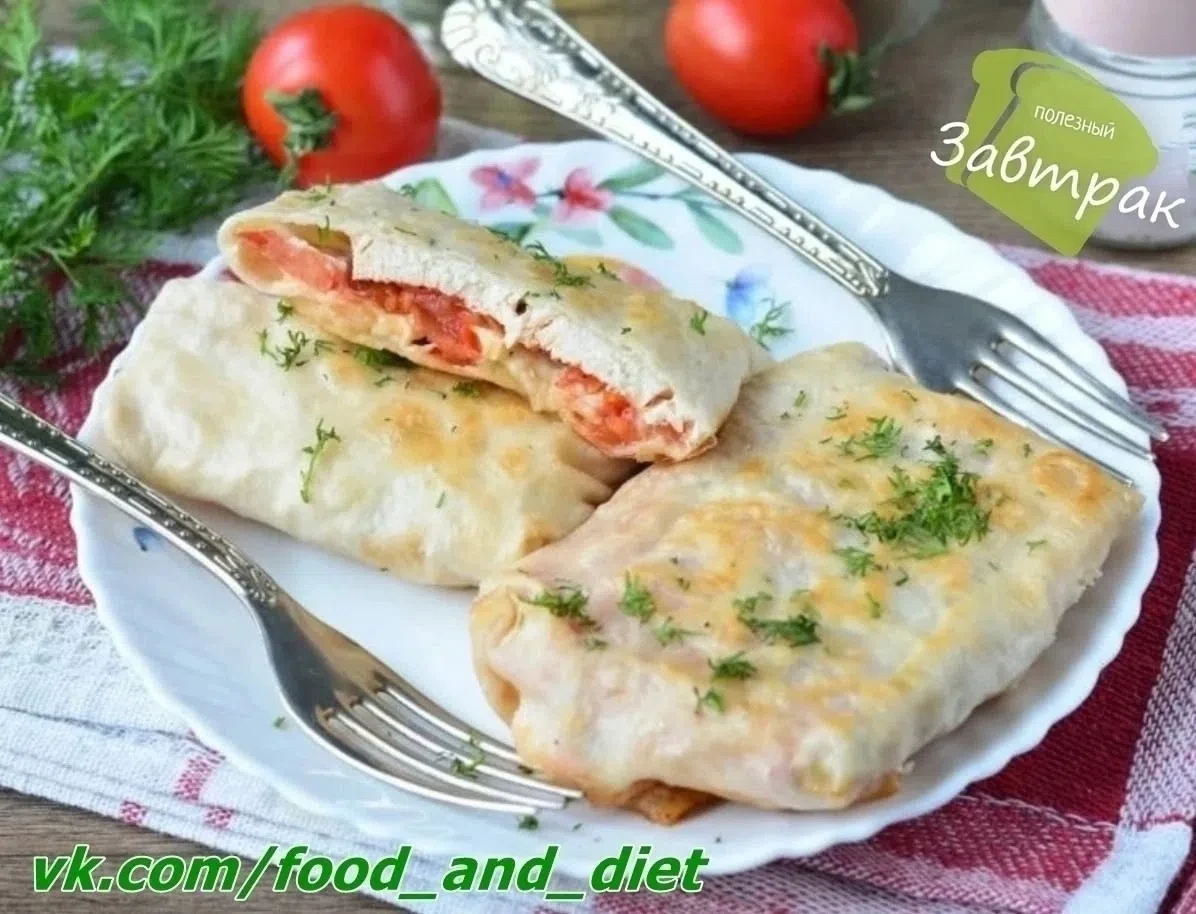 Конвертики из лаваша с курицей и помидорами 
 
Быстрый и вкусный завтрак или перекус из лаваша. Для 
