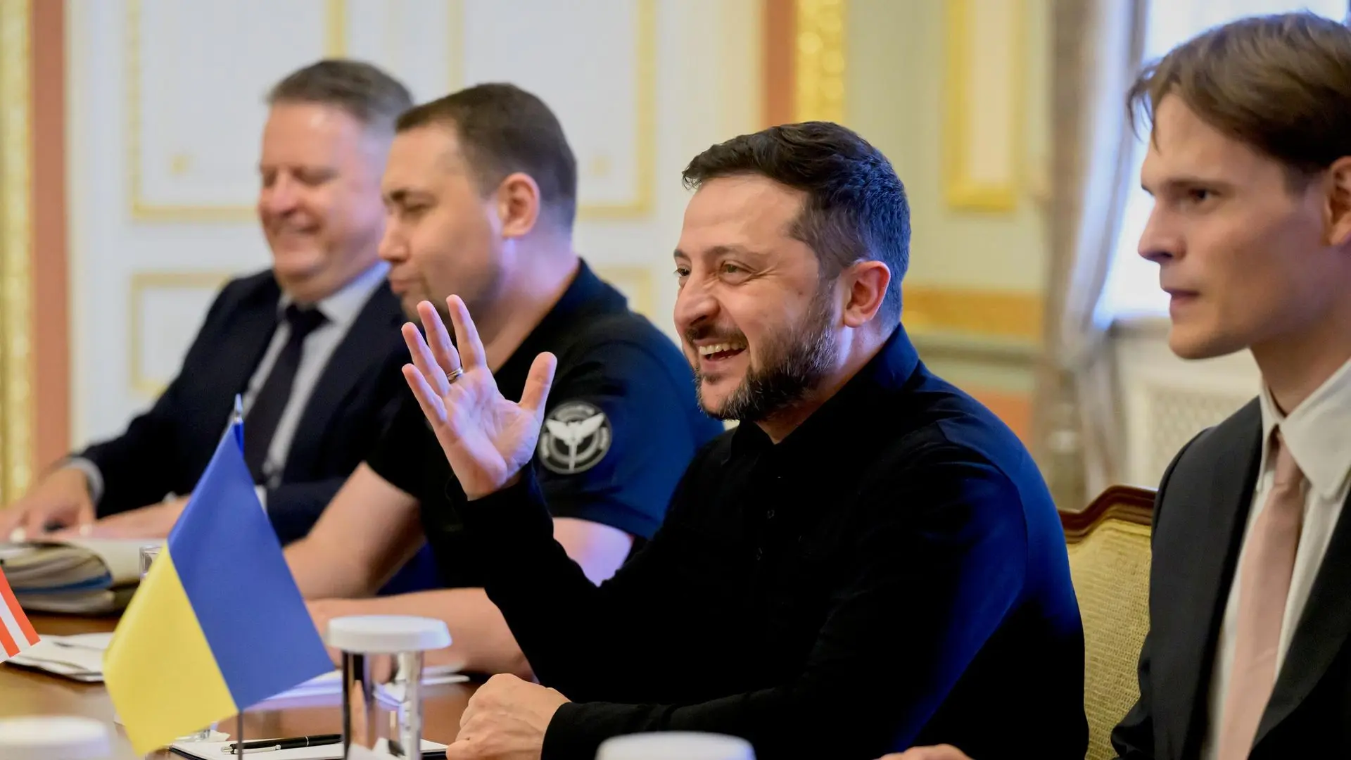 Тот факт, что глава киевского режима и его команда пытались острить и смеялись в ходе п...