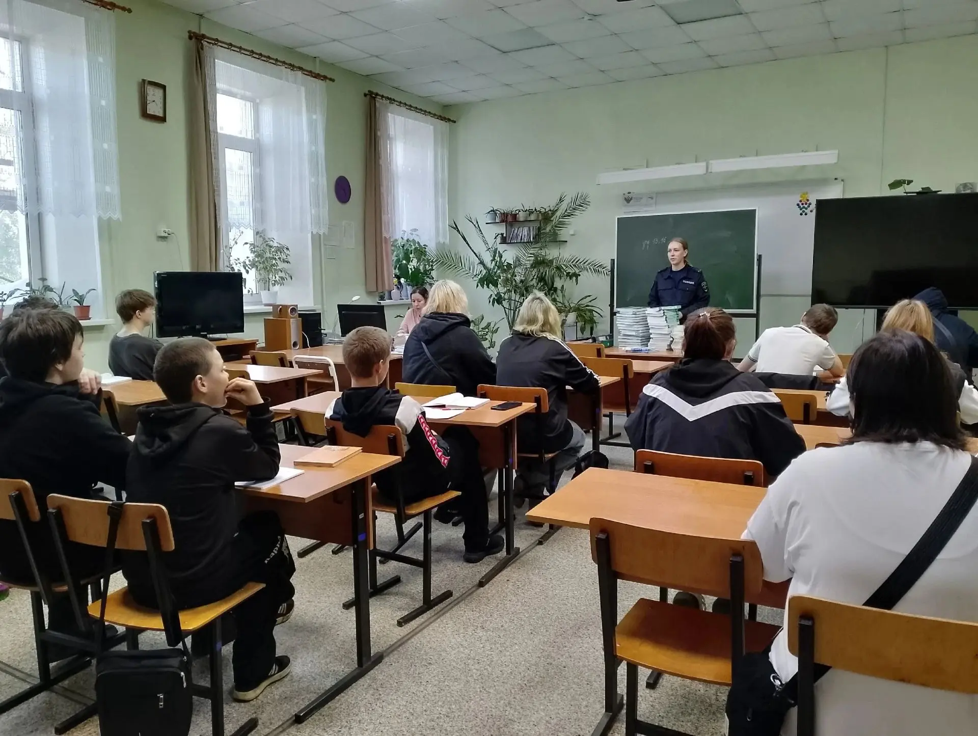 С началом учебного года инспектор Госавтоинспекции  "Вологда" провела с обучающимися пр...