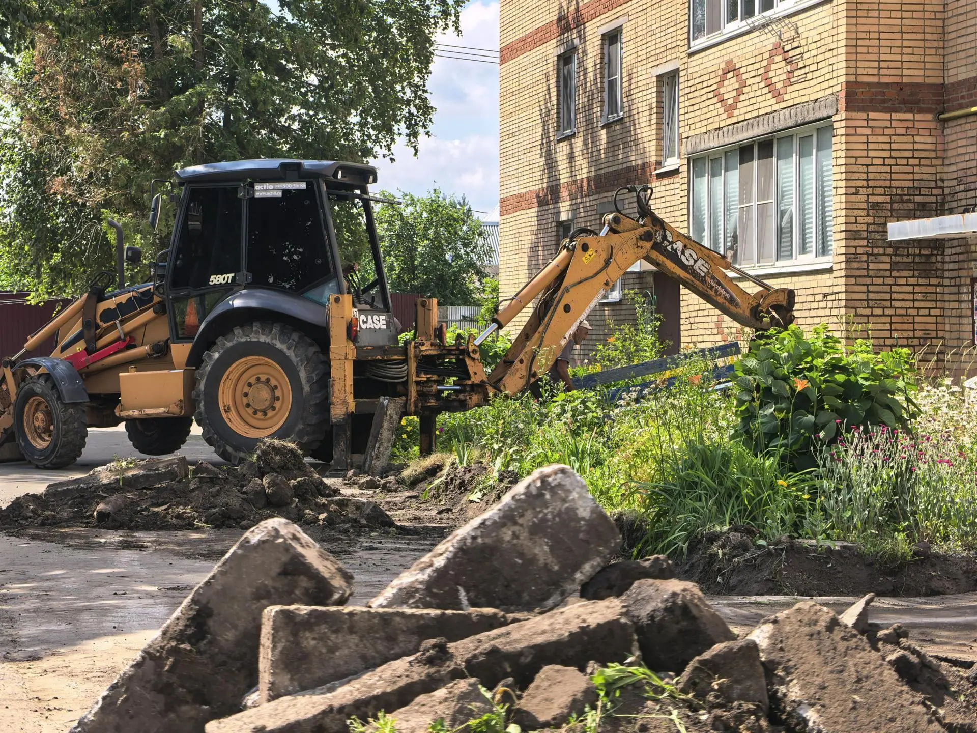В микрорайоне Западный в Серебряных Прудах преображают дворовую территорию 
В Серебряных Прудах, в м