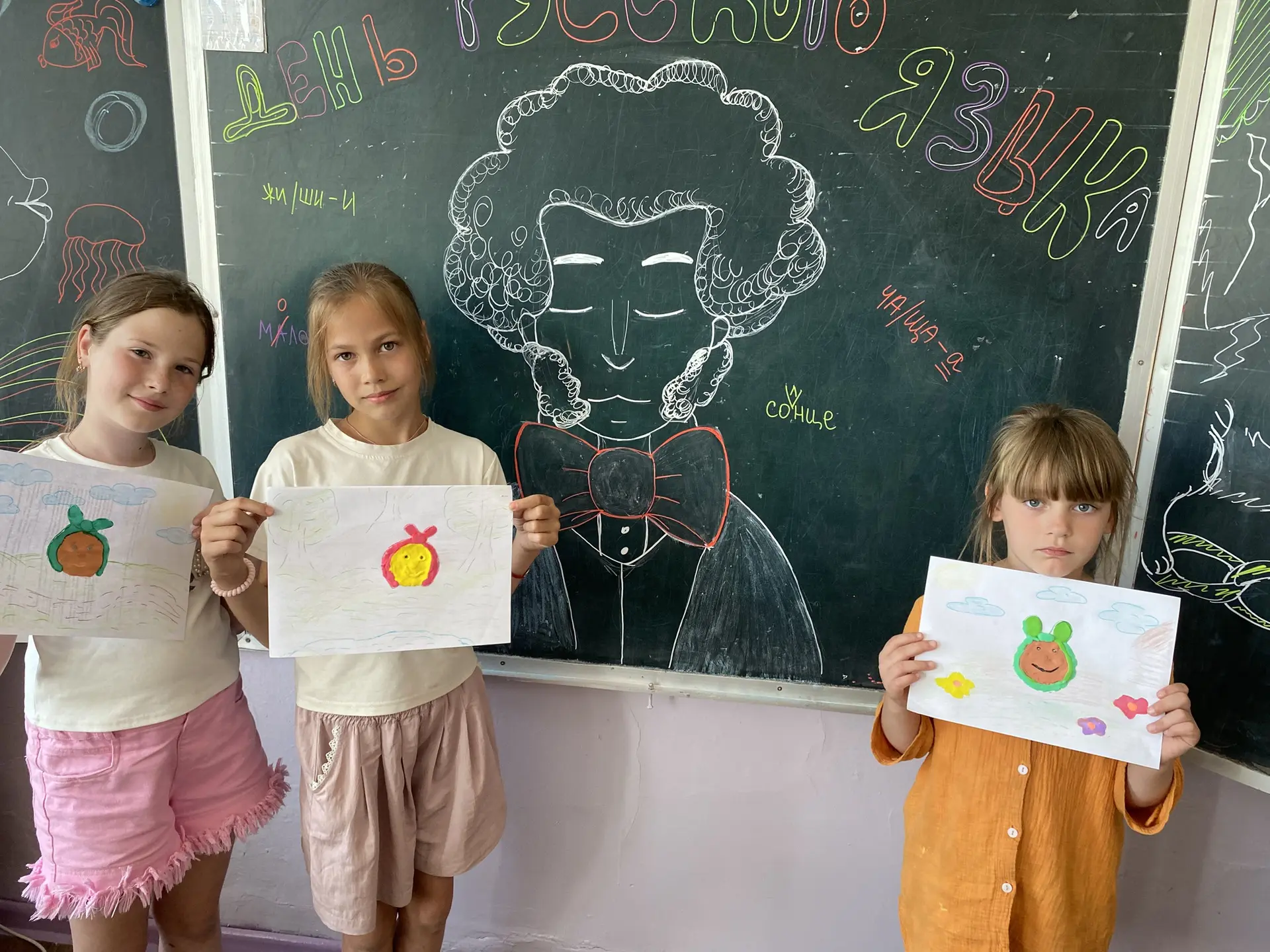 🎉Ура! В преддверии Дня русского языка наши ребята из пришкольного лагеря «Улыбка» вовсю творили и п