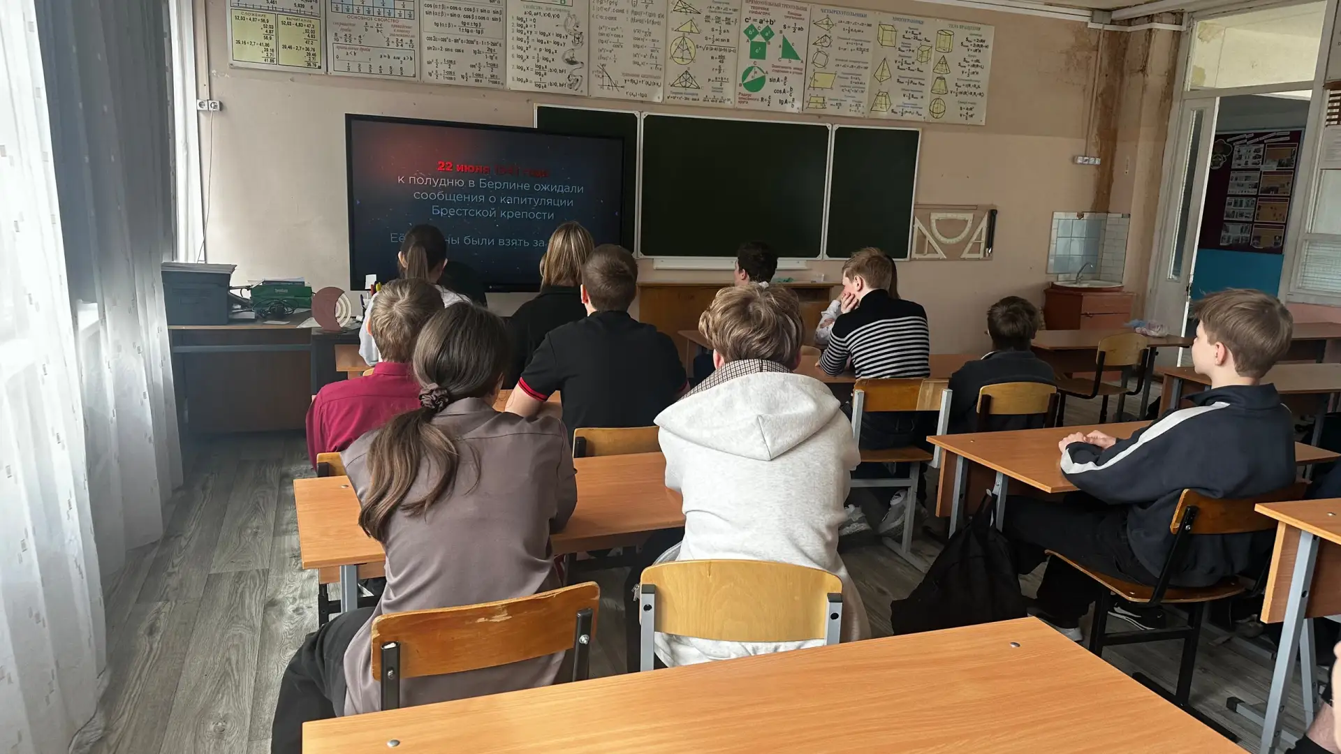 🎬 В рамках марафона «Наследники Победы» в нашем ЦО прошла акция «Кино Победы»  Наши ученики присоеди