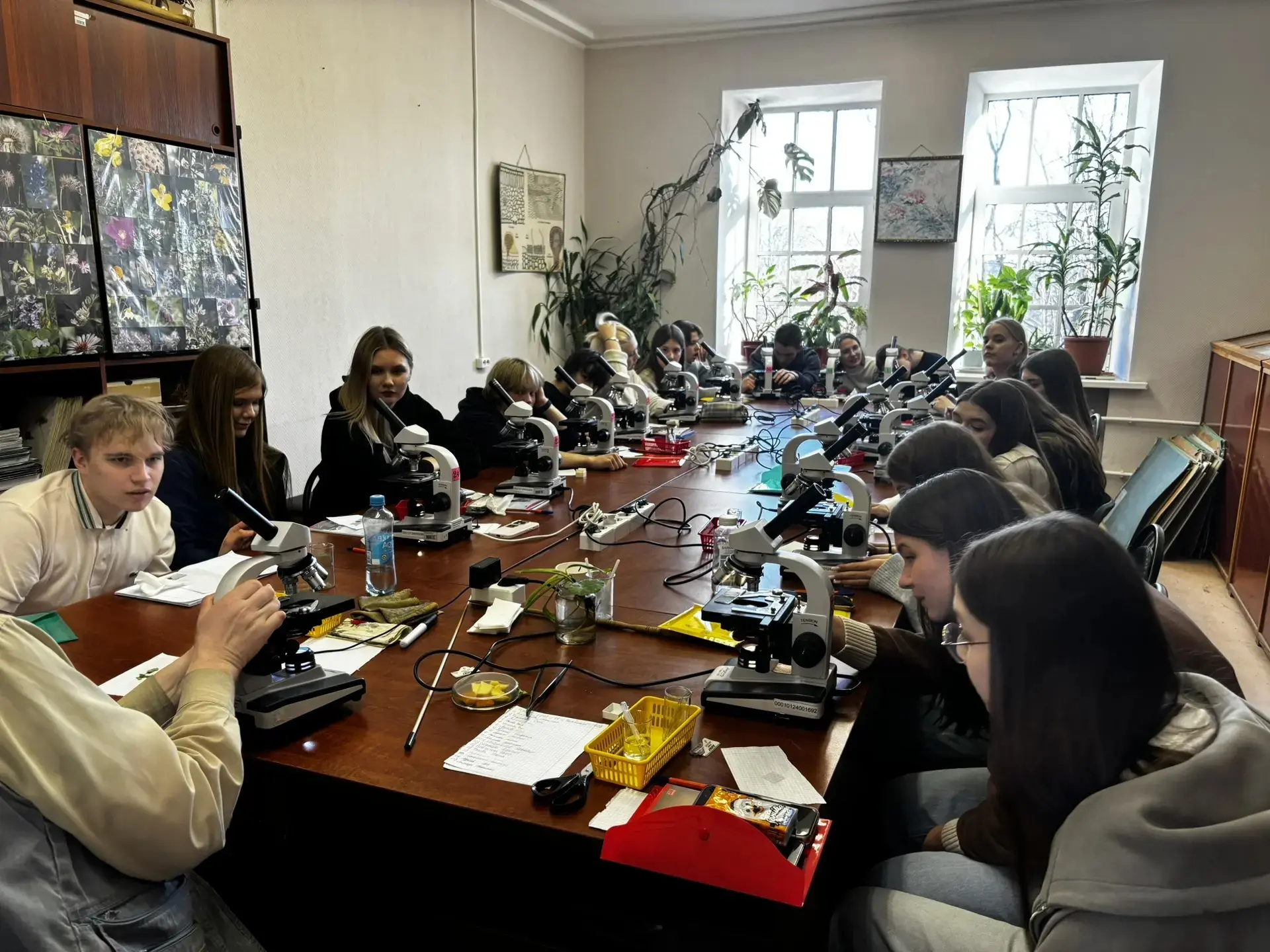 🎓✨ Путешествие в мир знаний и культуры 🏫⚡️  С 14 по 20 февраля наши талантливые десятиклассники прин