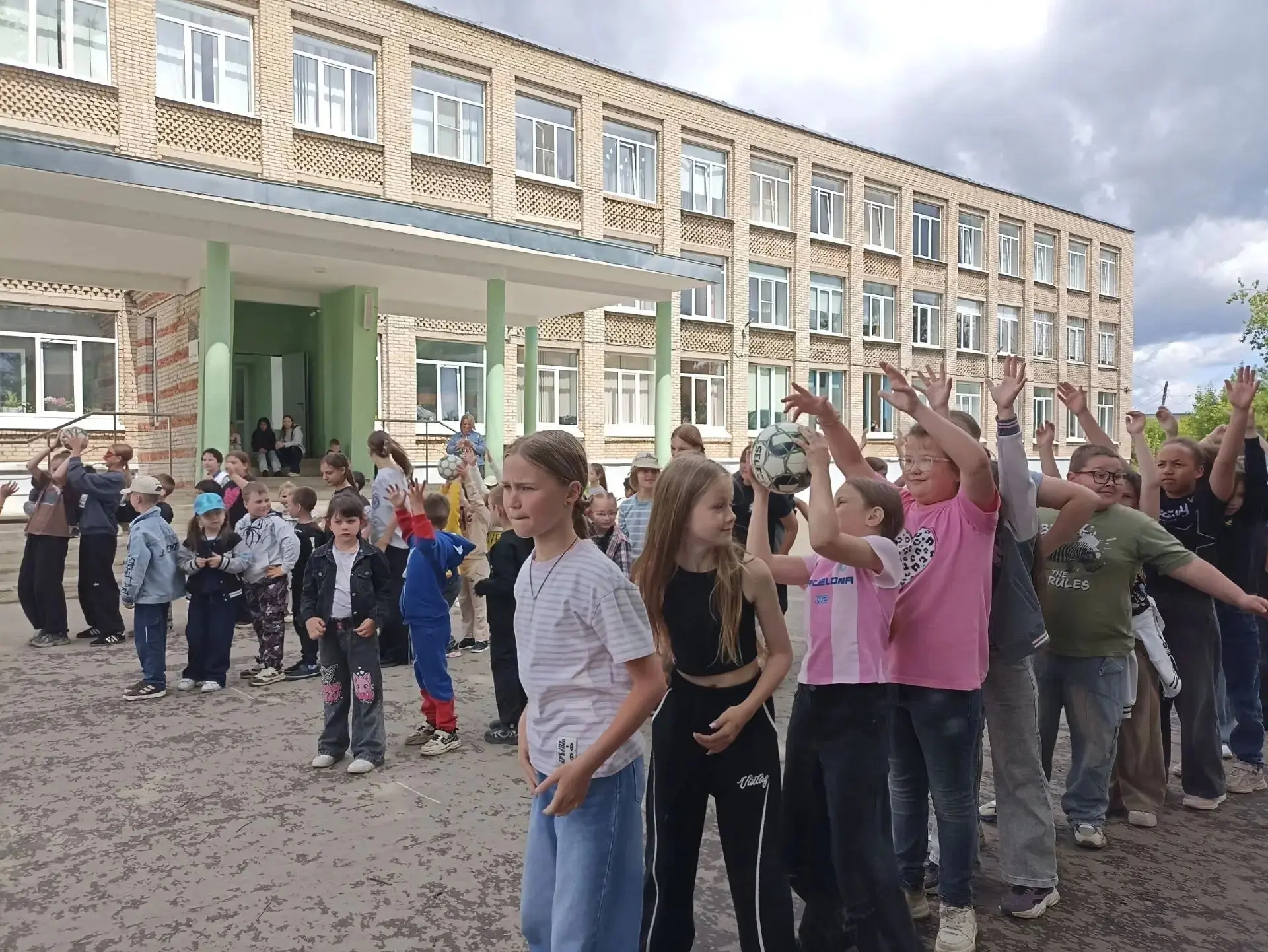 19 июня сотрудники Струнинского Дома культуры провели спортивное мероприятие "Вперёд к успеху" для р