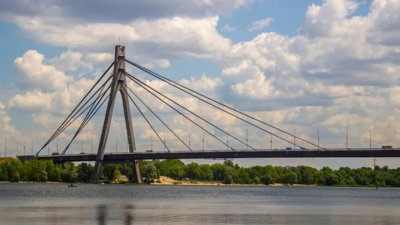 Новые удары по мостам Киева: транспортный коллапс набирает обороты