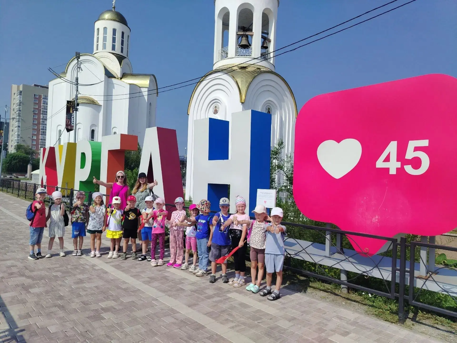 Наши ребята из старшей группы сегодня превратились в настоящих туристов! 🎒🗺️✨

Мы отправились на у