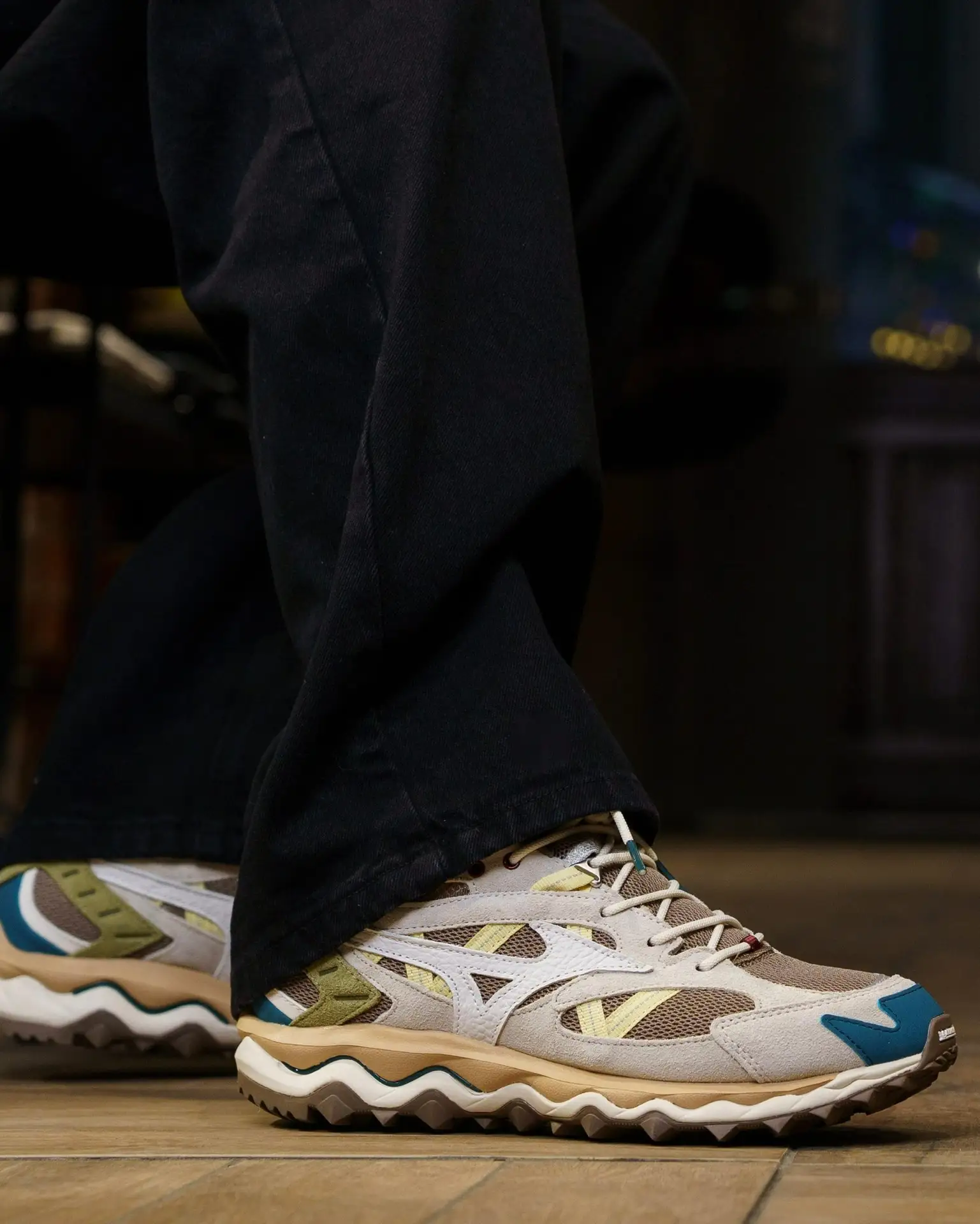 Трейл с характером, который уверенно заходит в город.

Пара Mizuno Wave Mujin TL построена на внедор