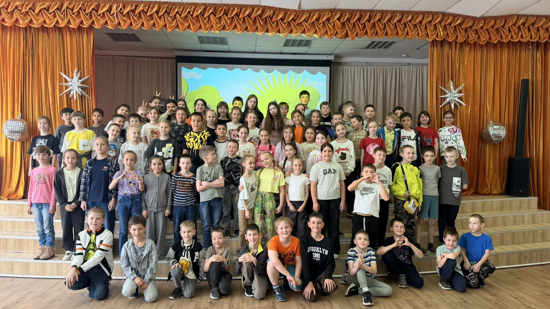 Лето начинается! 🌞
После звонка на каникулы двери нашего летнего лагеря «Счастливая страна» гостепр