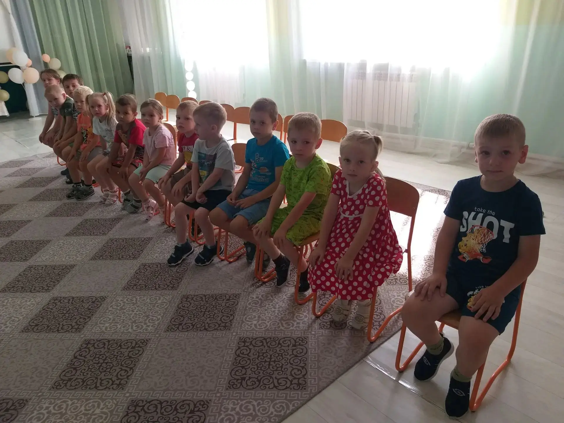🌸Беседа "Семейные ценности и традиции. Какие права есть у ребёнка.''
Цель:  ✅Воспитывать любовь и у