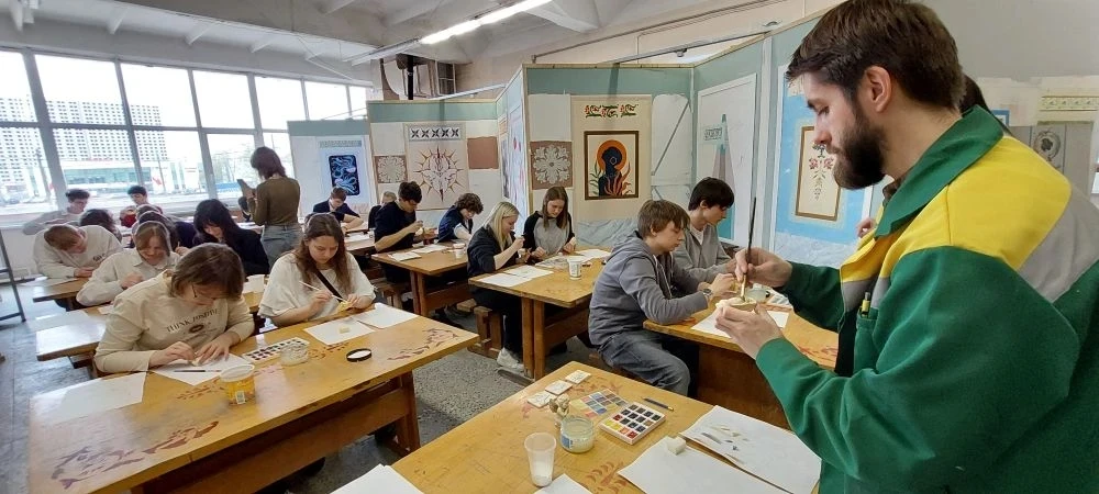 🗓 28 апреля нашу Академию реставрации и дизайна отделение на ул. Морской Пехоты,  посетили школьники