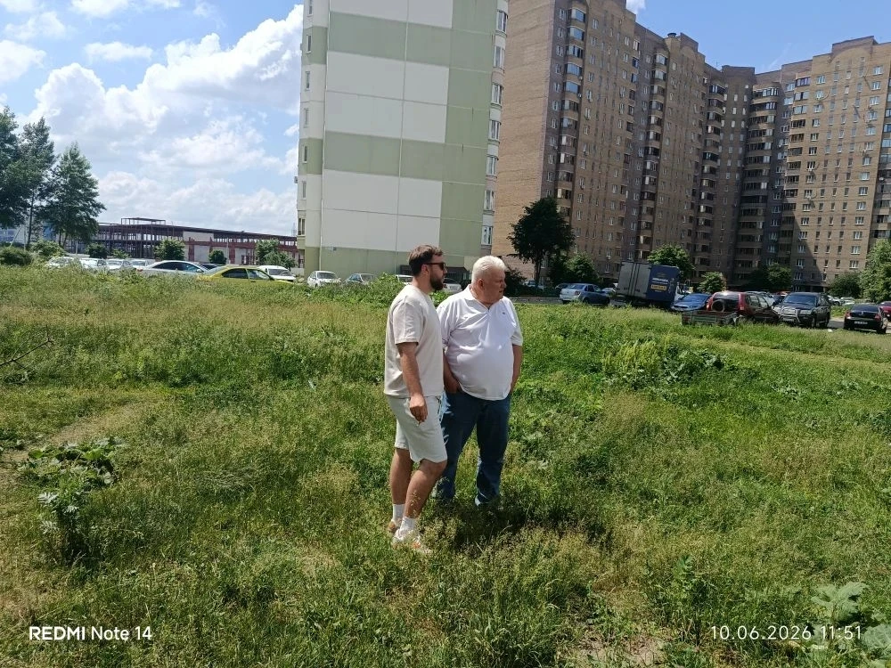 Проспект Клыкова 84, 86.  (общественная территория).