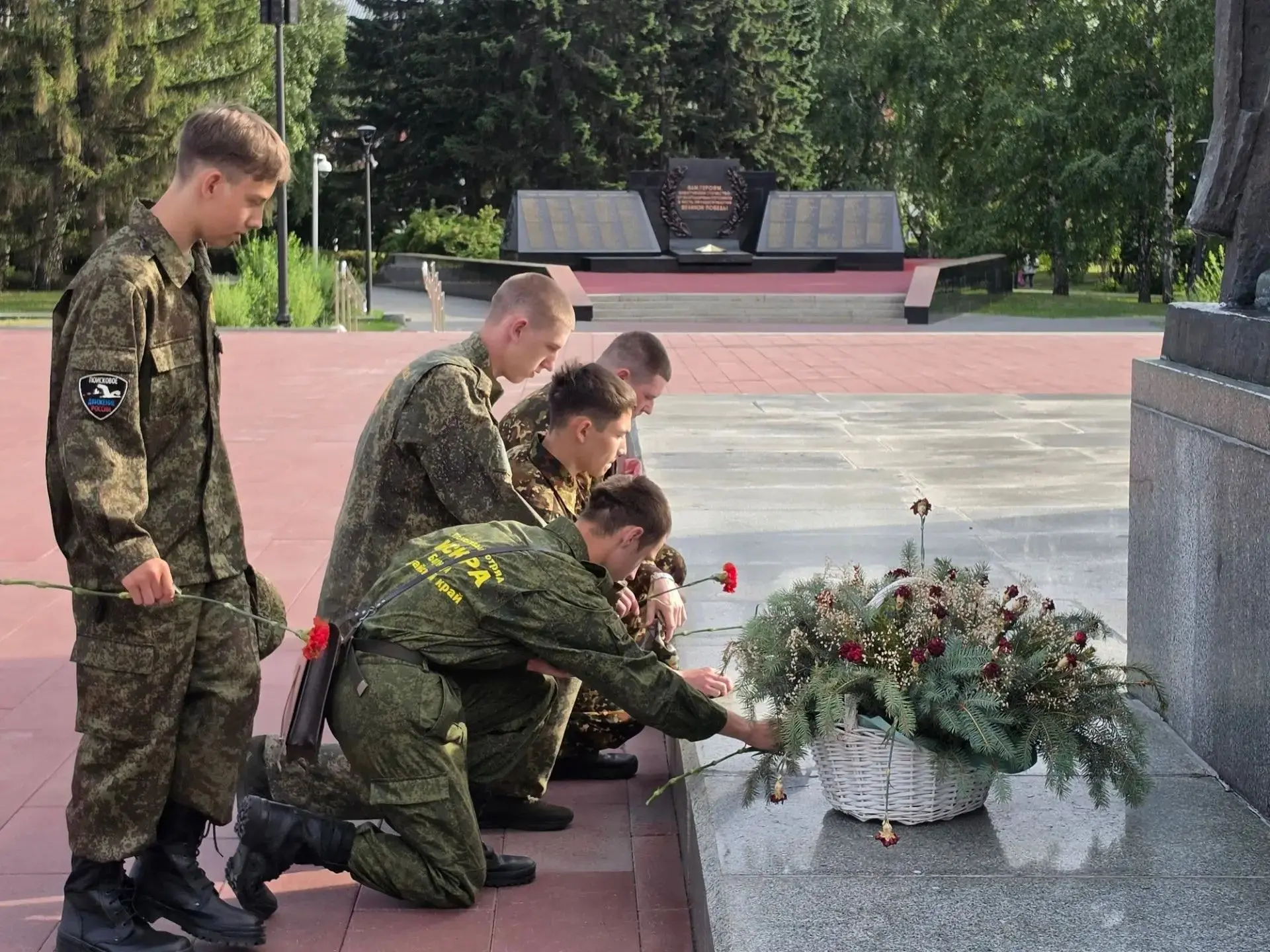 ⭐Барнаульские поисковики отправились в экспедицию в Ленинградскую область

Вчера, 5 июля, на площади