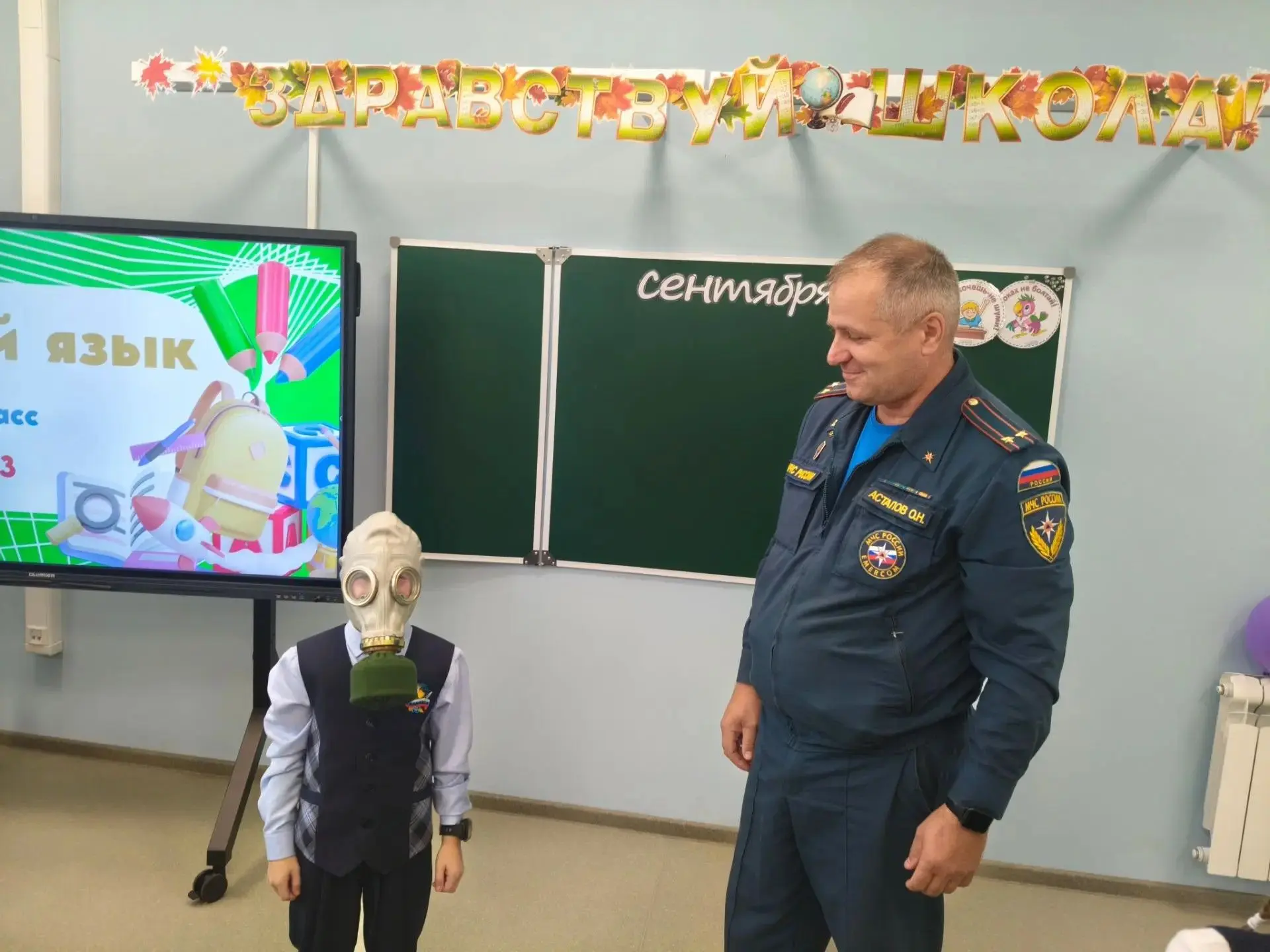 🚒Сегодня в 1-х классах прошёл первый урок безопасности совместно с инспекторами МЧС Ок...