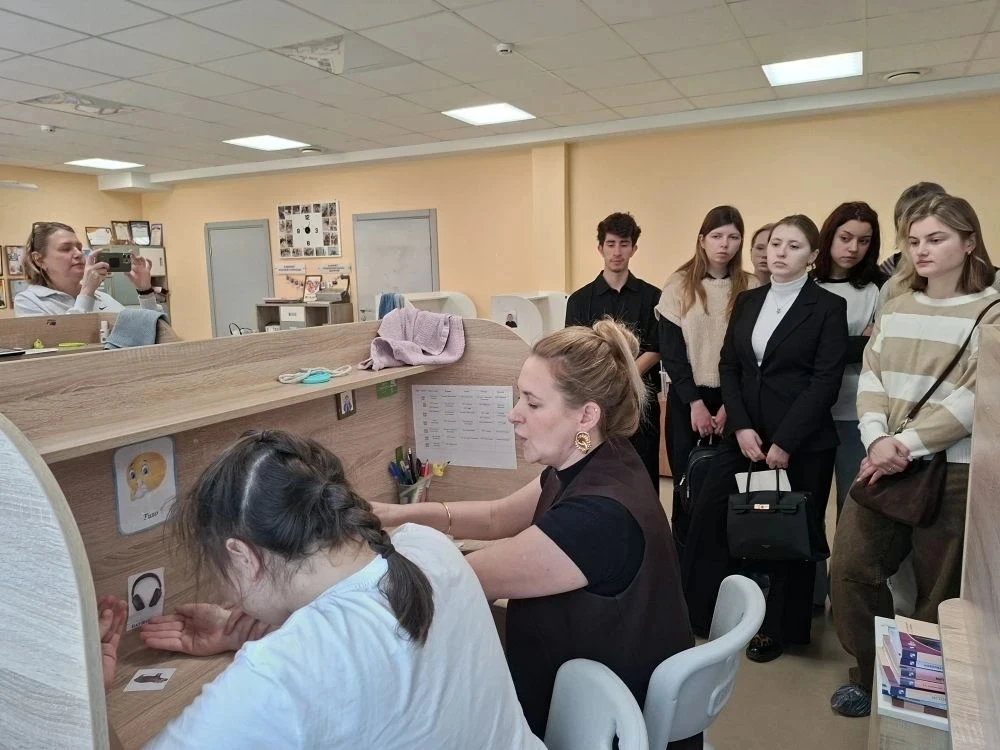 В рамках месяца информирования об аутизме сегодня в нашей школе прошёл практико-ориентированный семи
