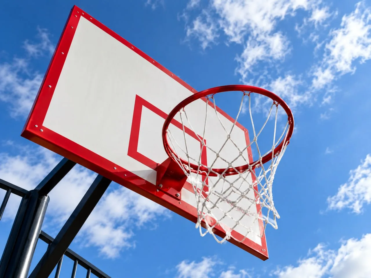 🏀 В Кудрово заменят баскетбольные кольца