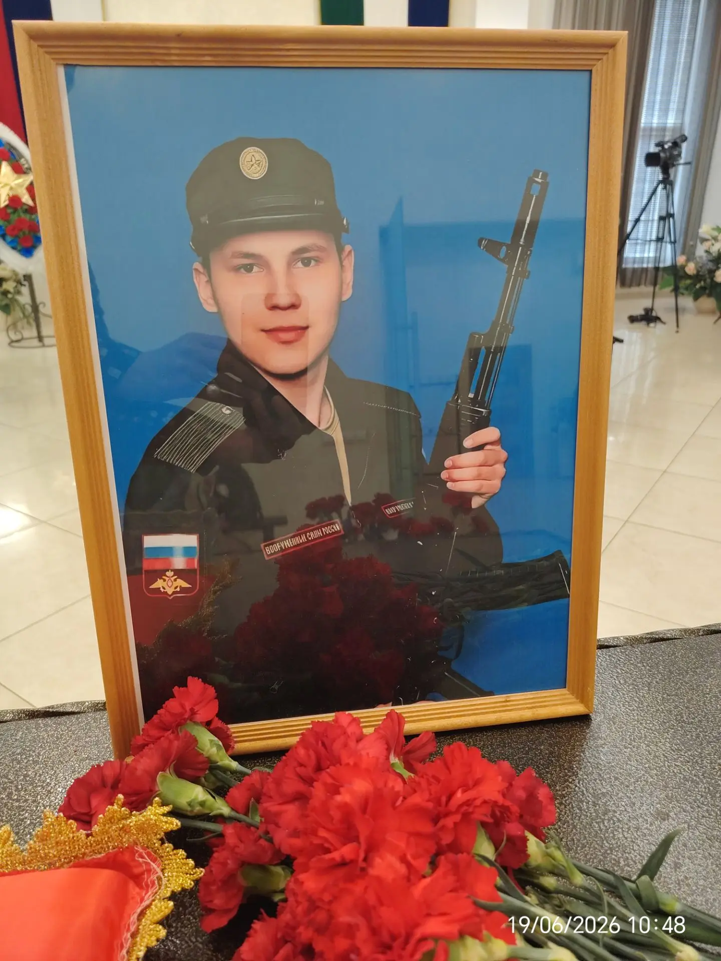 19 июнь. Күктә ҡояш йылмая. Бөтә донъяла йәй ҡанаттарын йәйгән. 

Ә ерҙә бөтөнләй икенсе күренеш...
