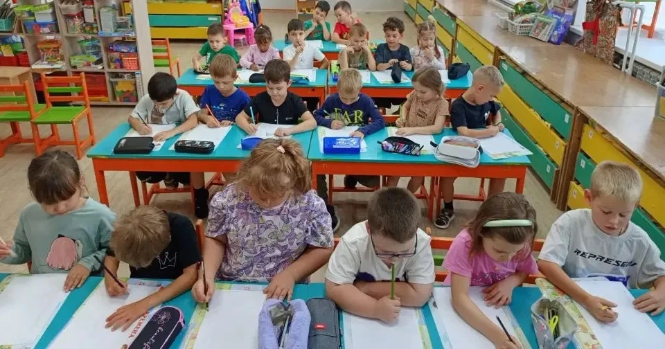 Занятие по рисованию на тему "Моя любимая сказка". 🧙‍♂️📜