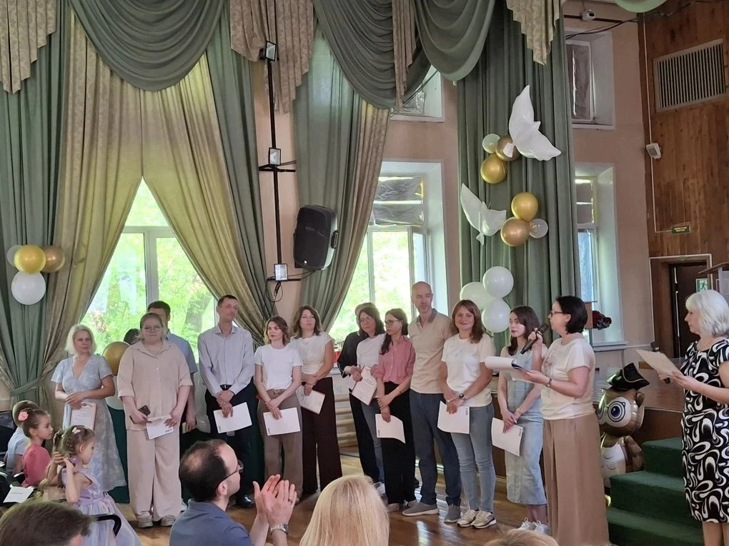 🎓 С любовью и теплом: 4 классы 3 корпуса попрощались с начальной школой  🤗 Ну, что ж… 4 «З», 4 «Ж» и