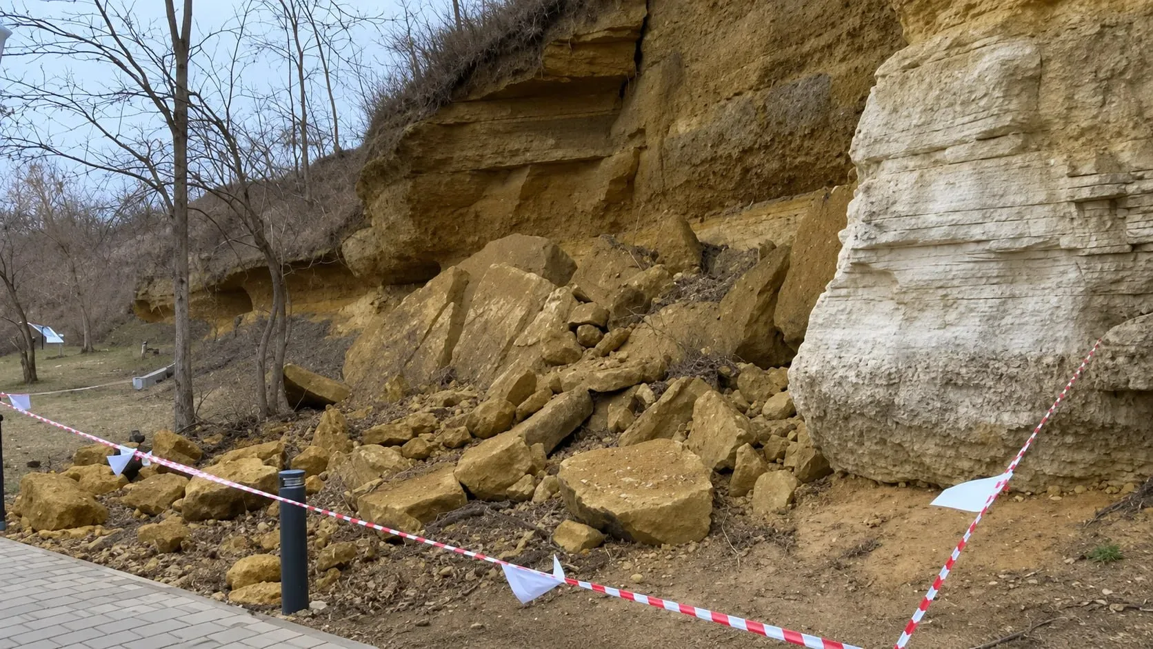 🚧 Стало известно какие меры приняли с обвалом части склона на Дворянке