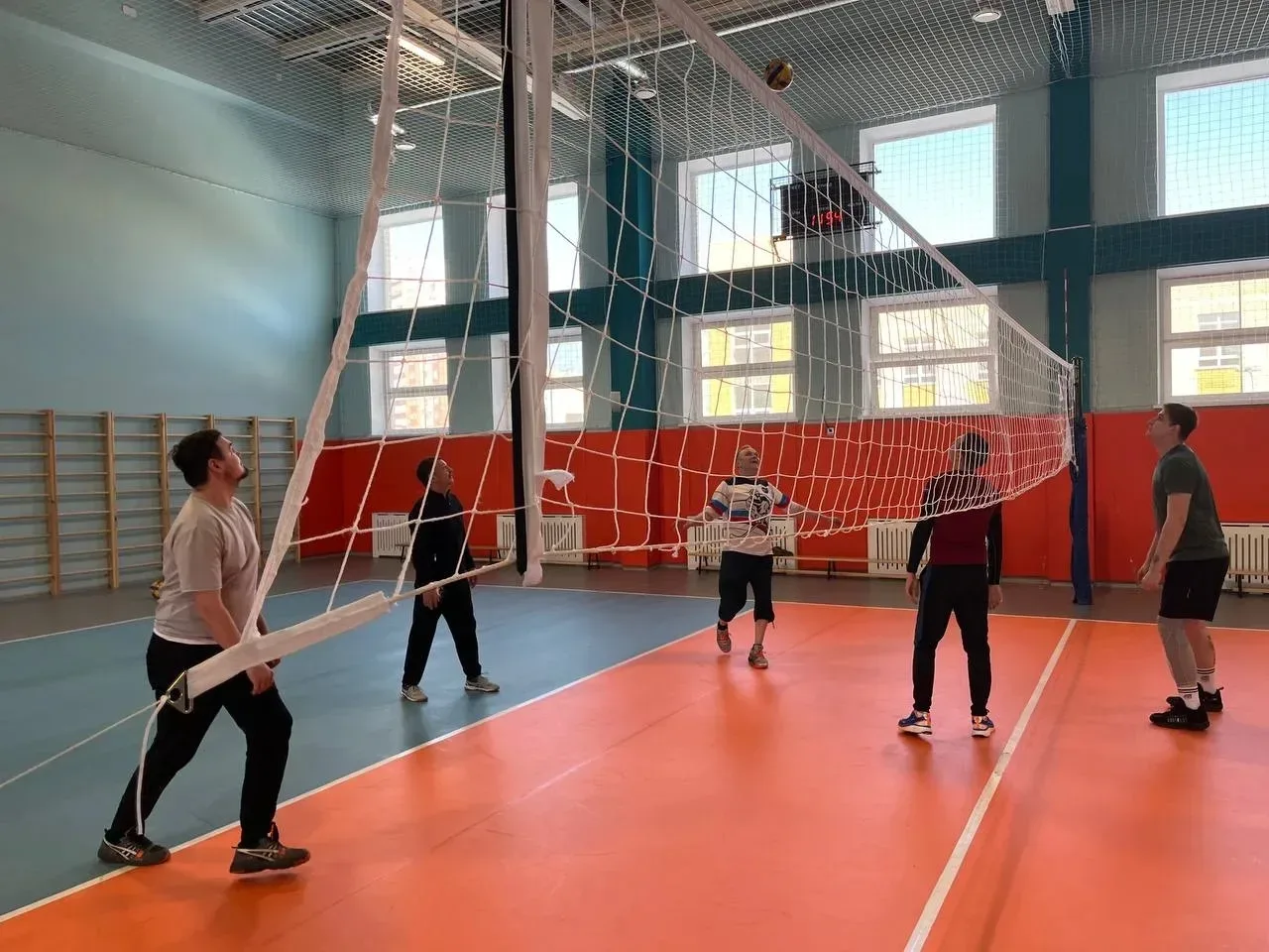 ⚡ Весенние каникулы завершились ярким спортивным событием!  🏐В последний день весенних каникул учите