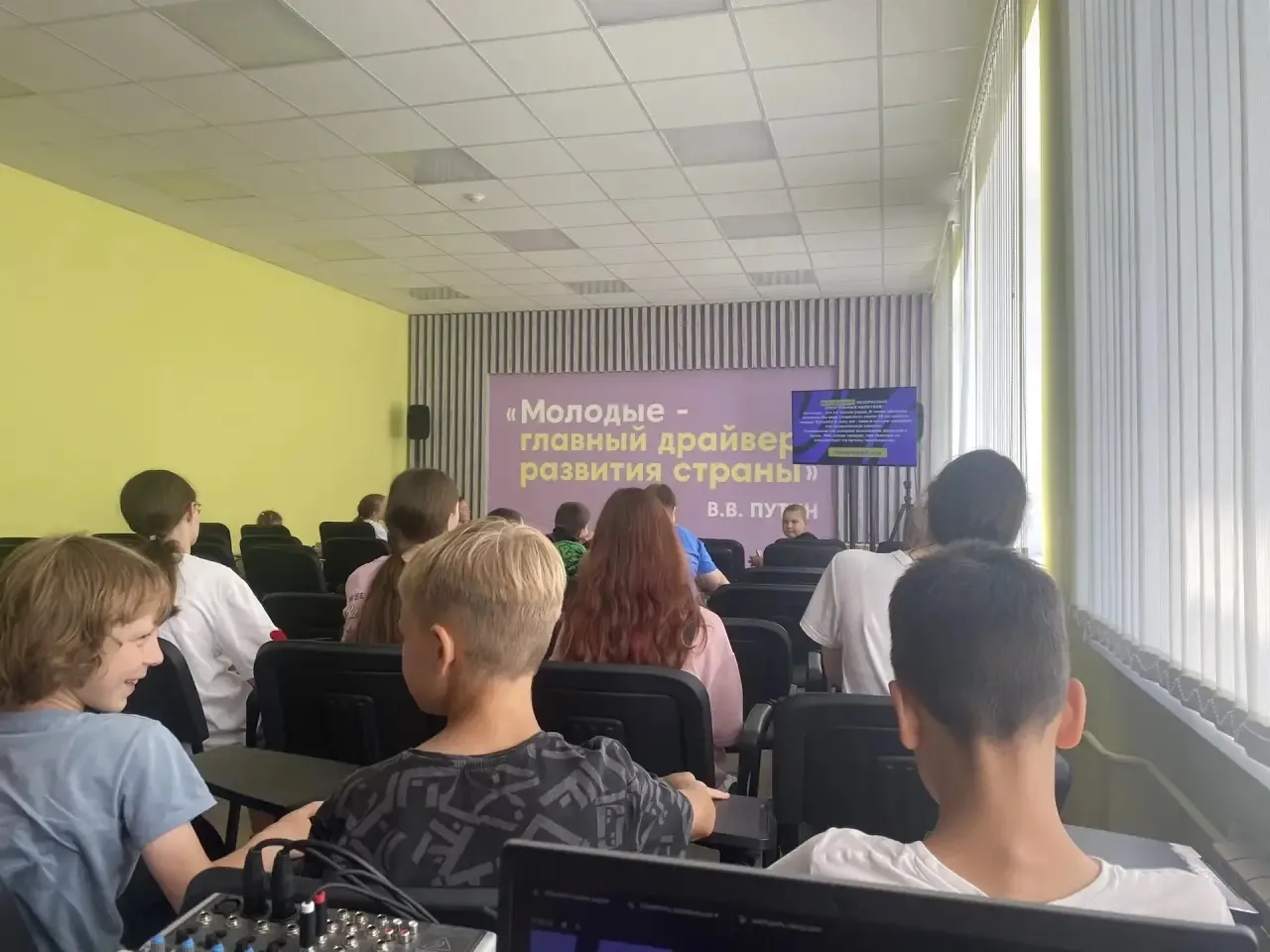 Разговор о важном❗️
Сегодня стены Молодёжного центра наполнились энергией и азартом — к нам в гости 