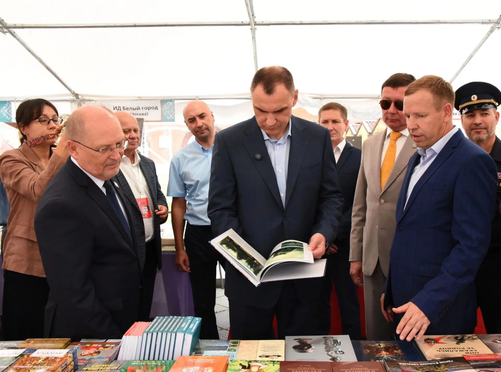 В Йошкар-Оле проходит Второй Марийский Книжный Фестиваль «Читаем вместе-живем в единстве».
