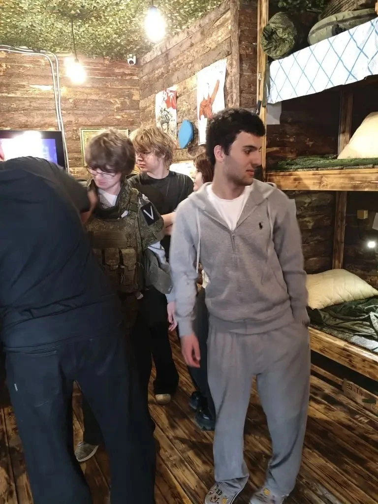 Наши герои. Наша гордость. Наша школа.  Сегодня учащиеся 10 класса посетили музей Специальной военно