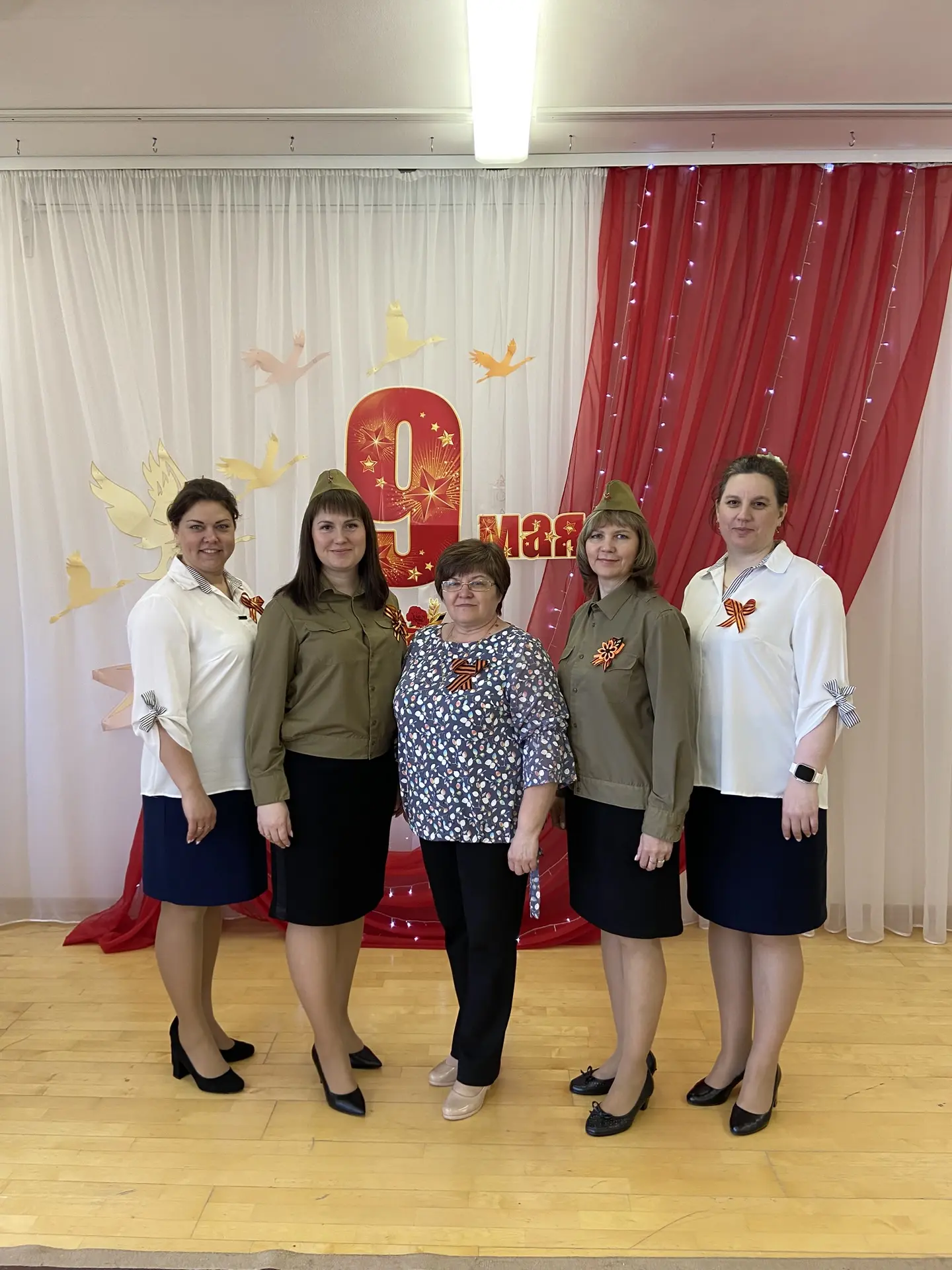 Дорогие коллеги, уважаемые родители!

От всего сердца поздравляем вас с великим праздником — Днём По