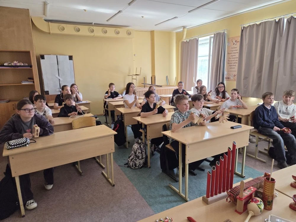 🎵 Музыкальное путешествие пятиклассников 🎶  🗓️ 7 мая 2026 года ученики 5 «Д» класса (классный руково