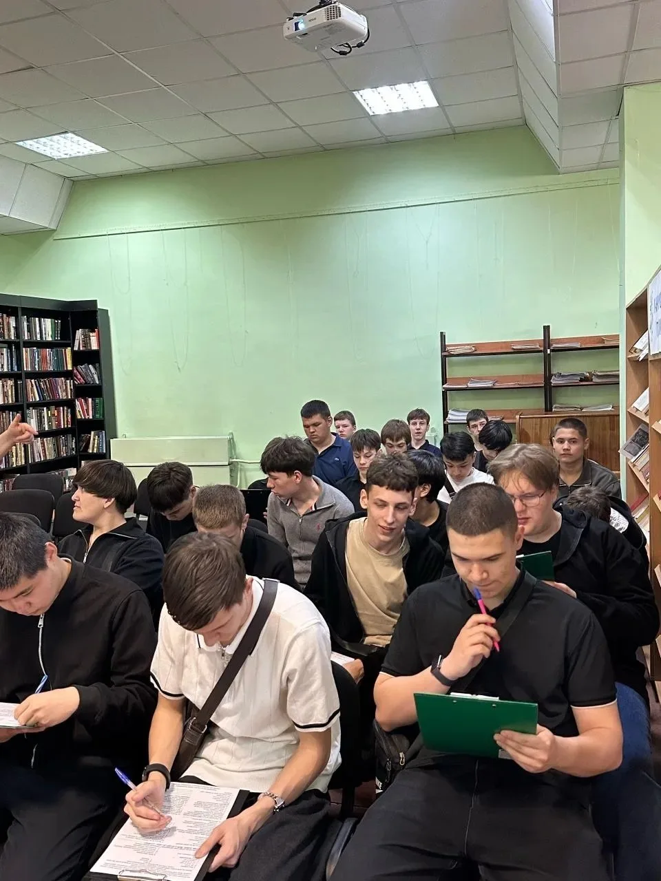 ✅ Антиэкстремизм в молодёжной среде🔥

💯 2 апреля студенты машиностроительного  кластера  Орского  