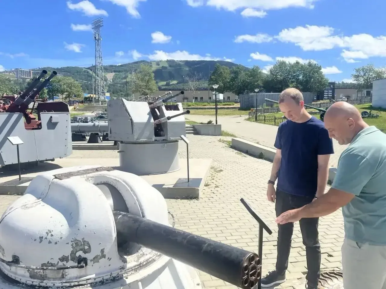 Сотрудники ОК УФСИН посетили Аллею военной техники в комплексе «Победа» 🛤️Сотрудники О...