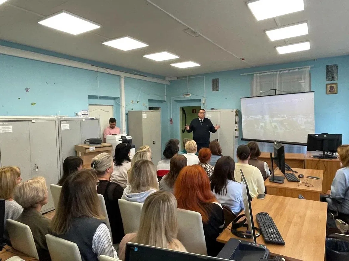 СТУПИНО. Встретился с коллективом Окружного управления социального развития №13 Министе...