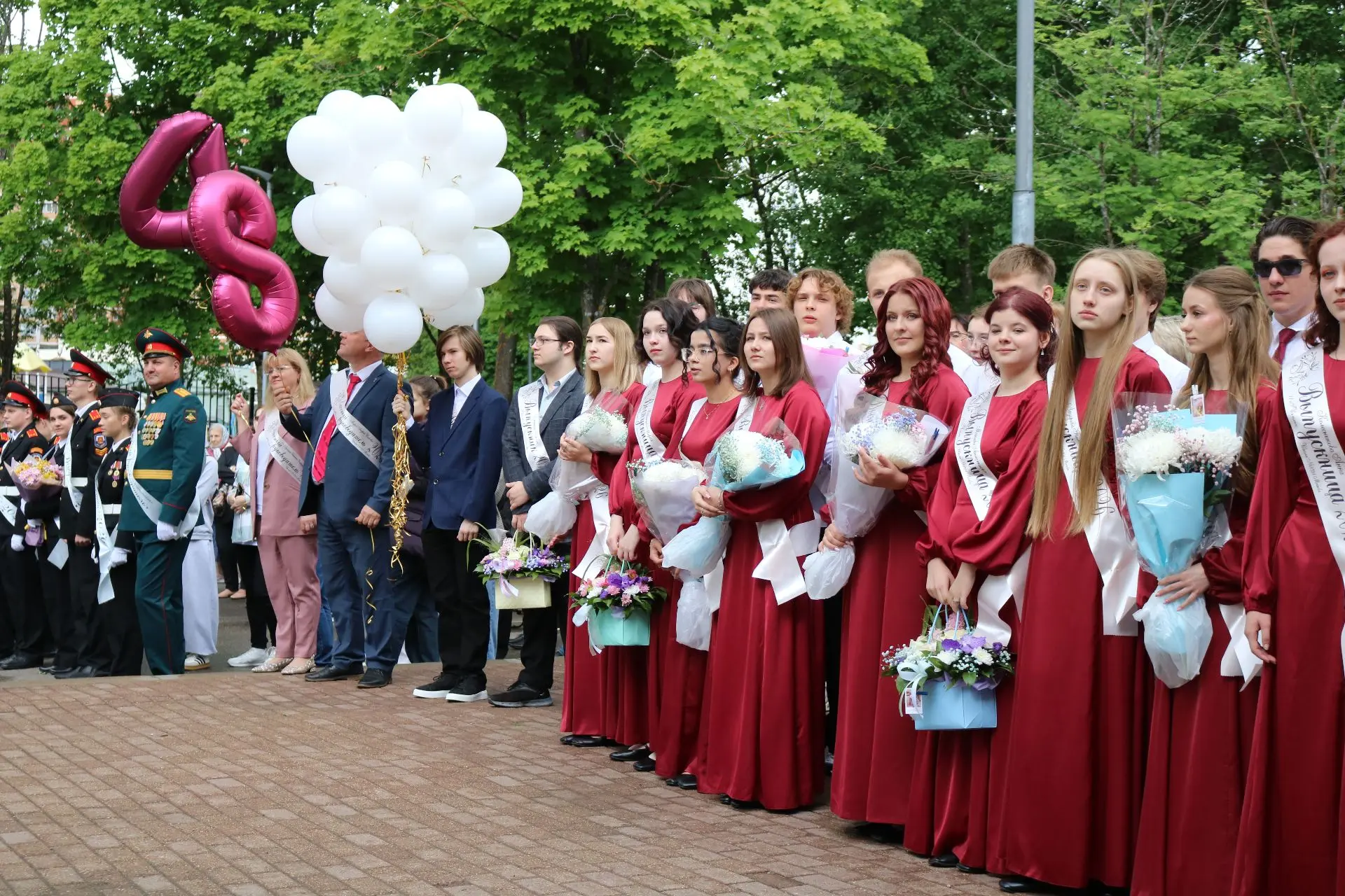 26 мая школа №1391 прощалась со своими выпускниками. На торжественной линейке «Последний звонок» с н