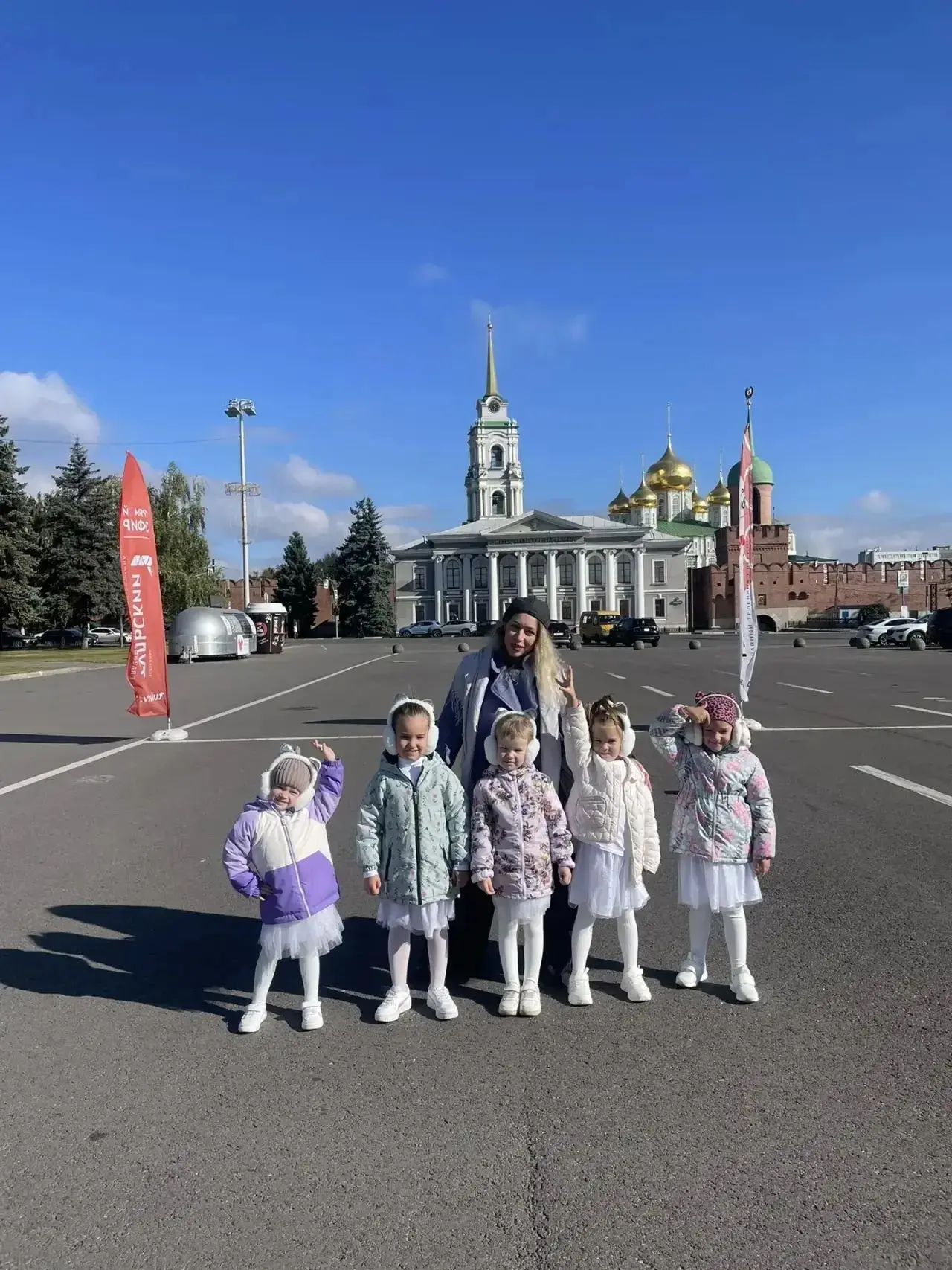 Воспитанница старшей группы "А" учебного корпуса N3 Малахова Ева в составе группы "Малы...